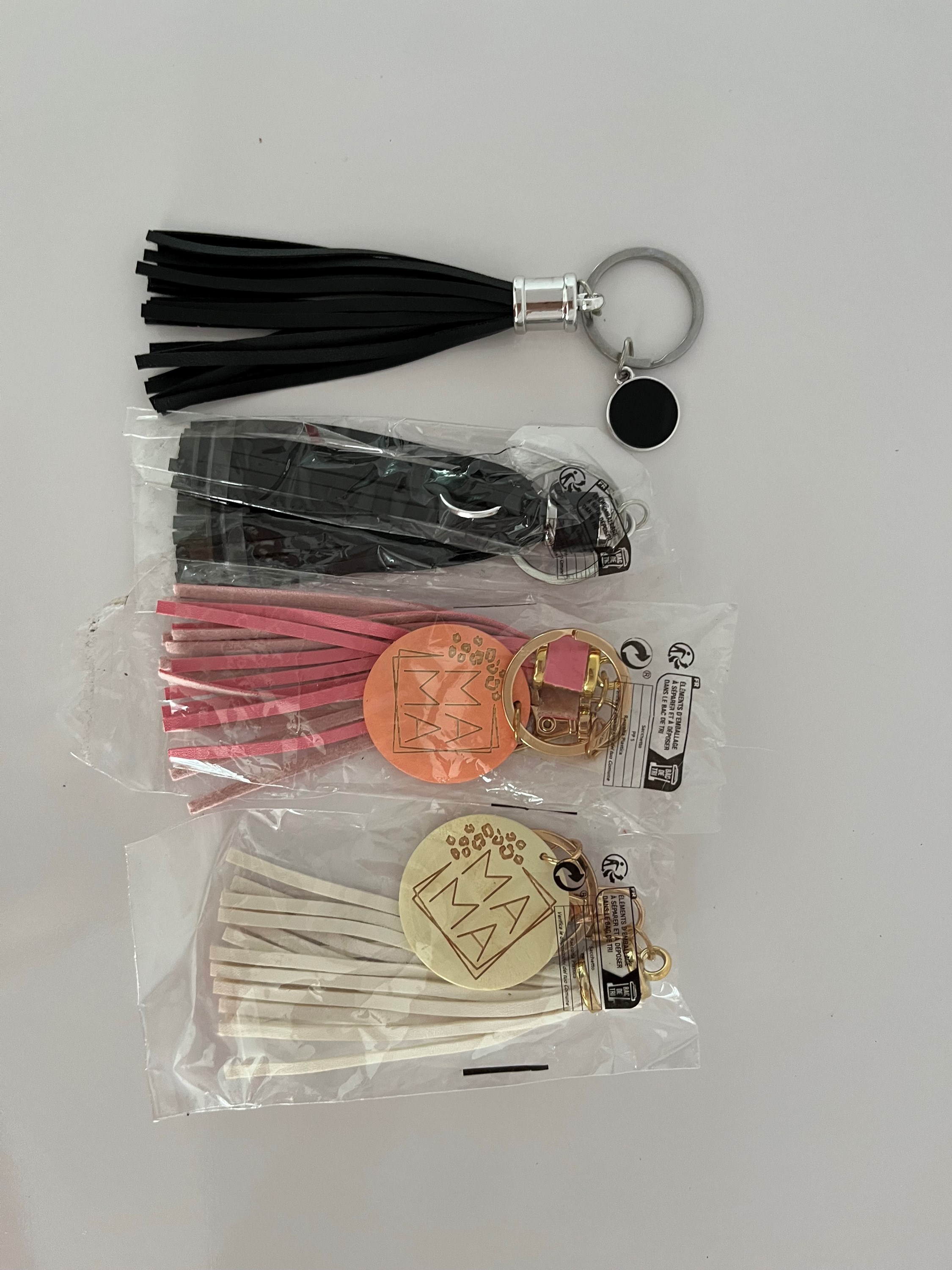 Conjunto com 4 Chaveiros com franja de couro