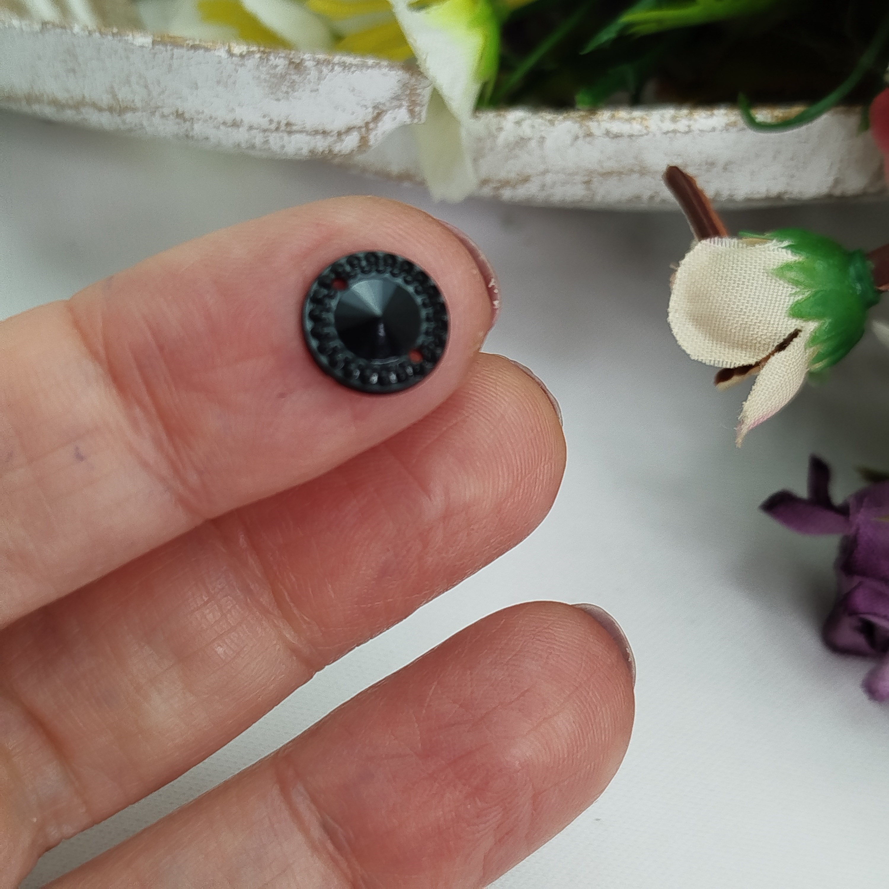 Chaton redondo Preto com Borda para Artesanato - pacote com Aprox. 230 gramas