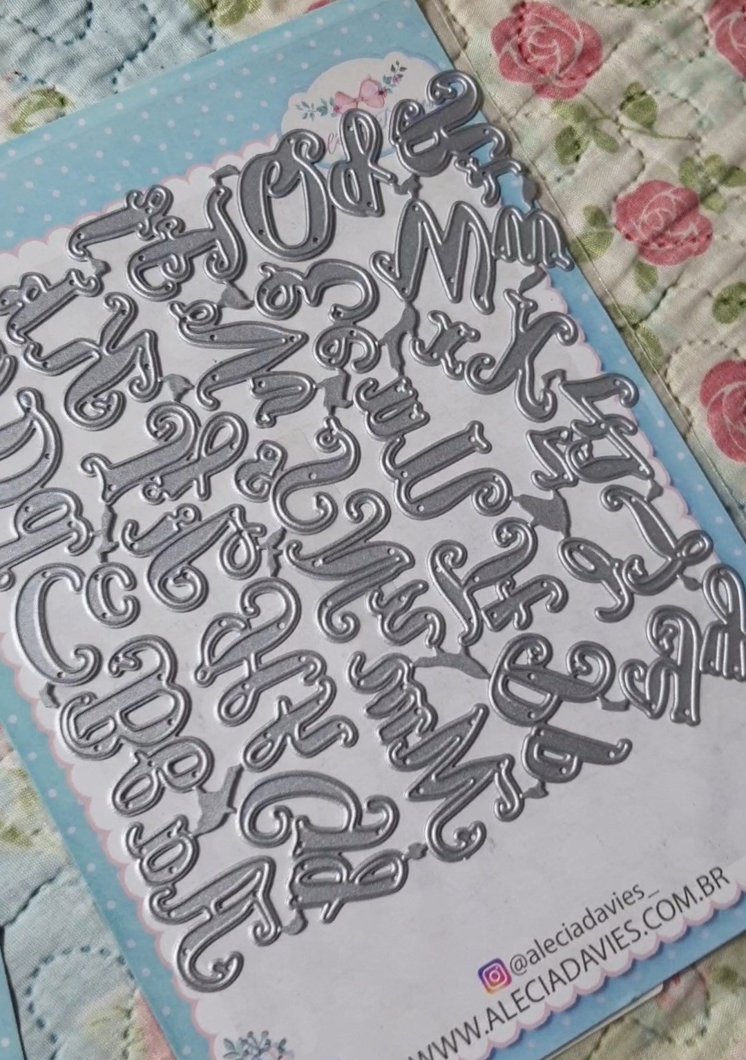 FACA DE CORTE ALFABETO MAIUSCULO E MINUSCULO + FLORES