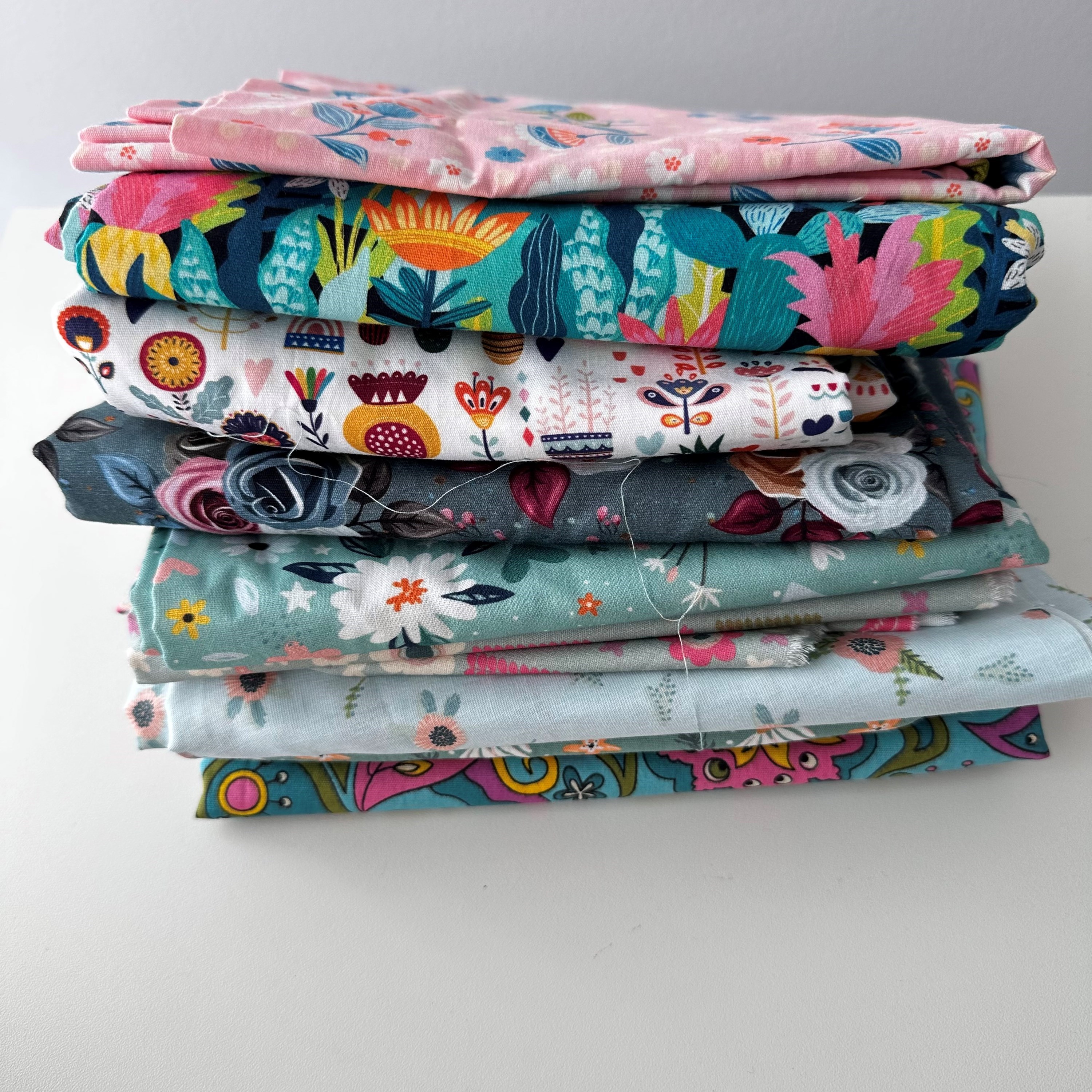 1 kg de retalhos de tecidos floridos 