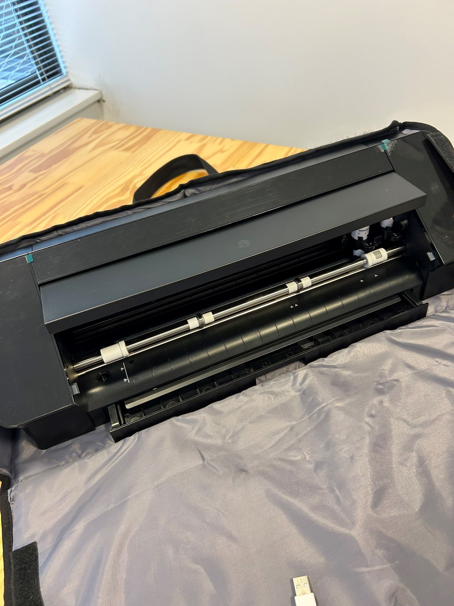 Máquina De Corte Plotter Silhouette Cameo 4 Preta
