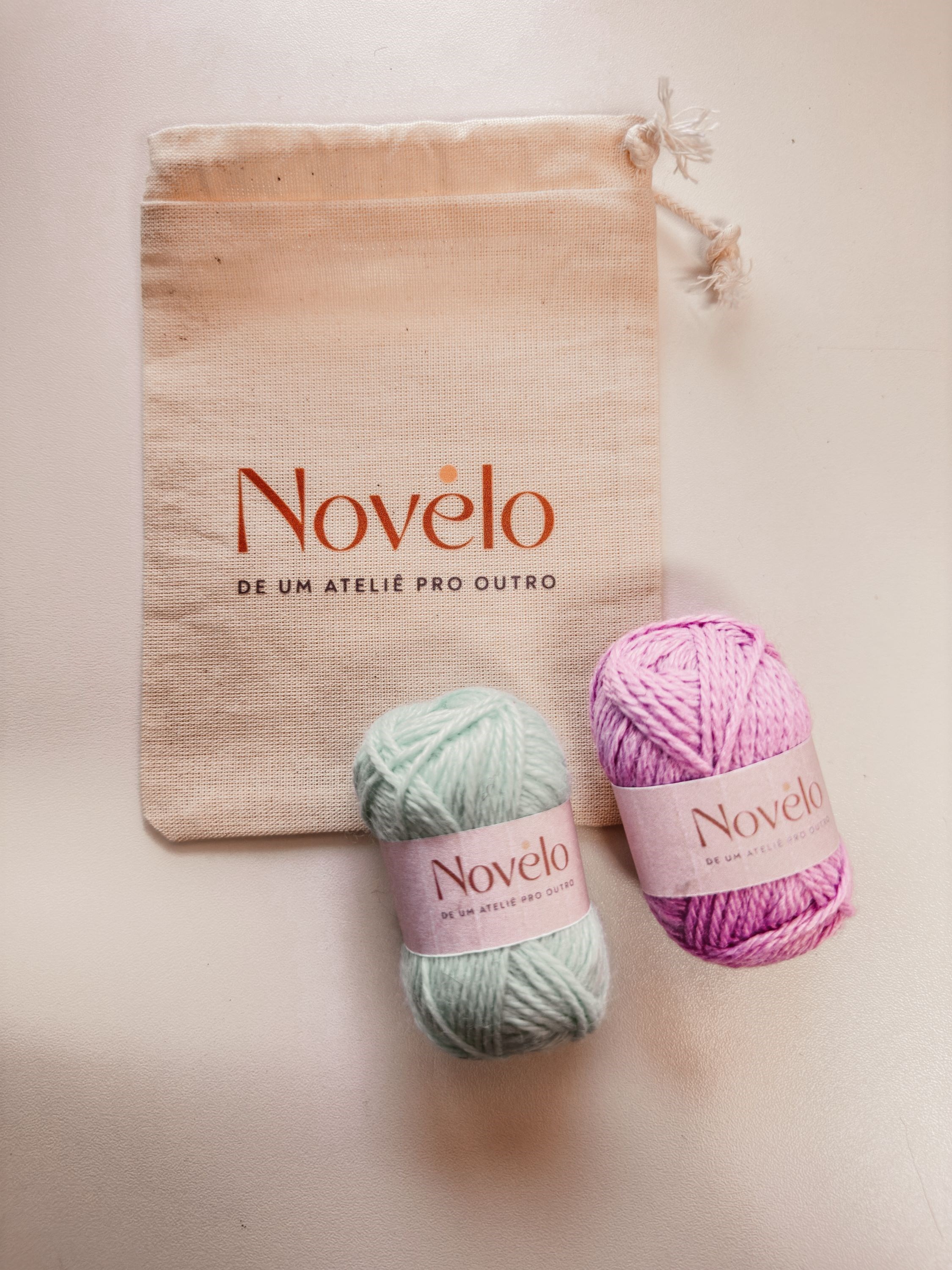 Kit com 2 mini novelos de lã 