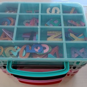 Maleta com letrinhas e números em EVA com gliter