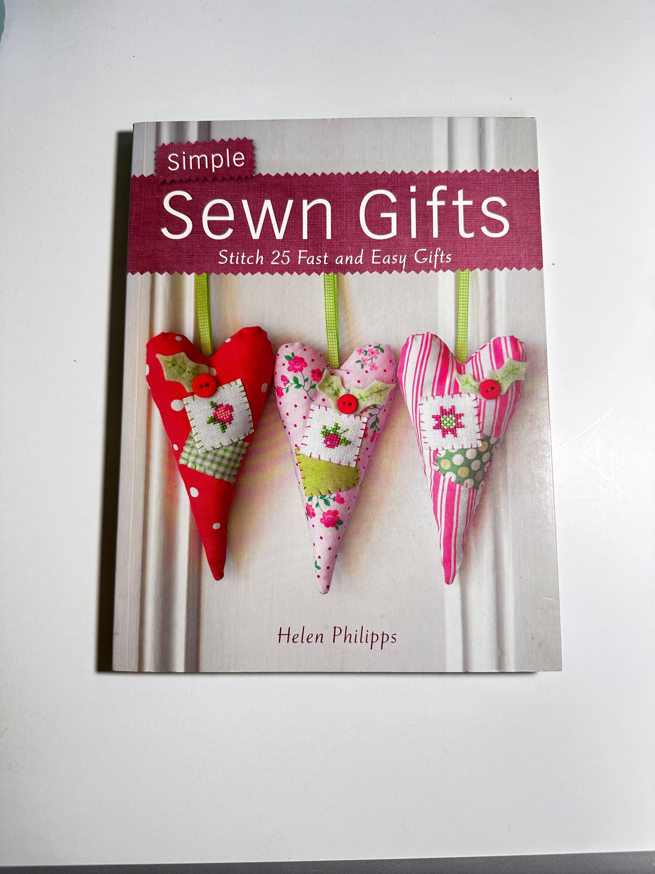 Livro importado Simple Sewn Gifts 