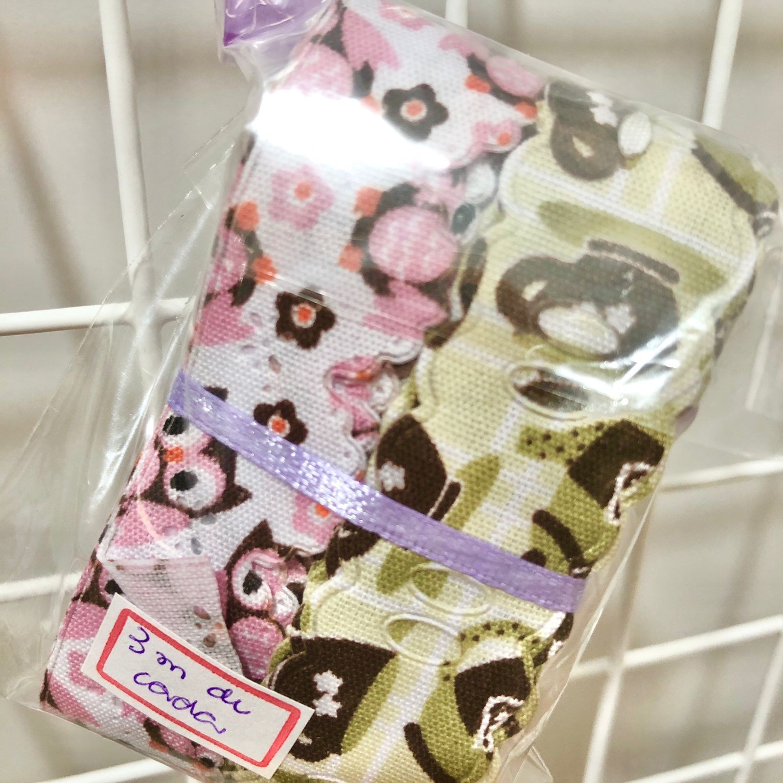 passa fita, fita de cetim e mini bordado