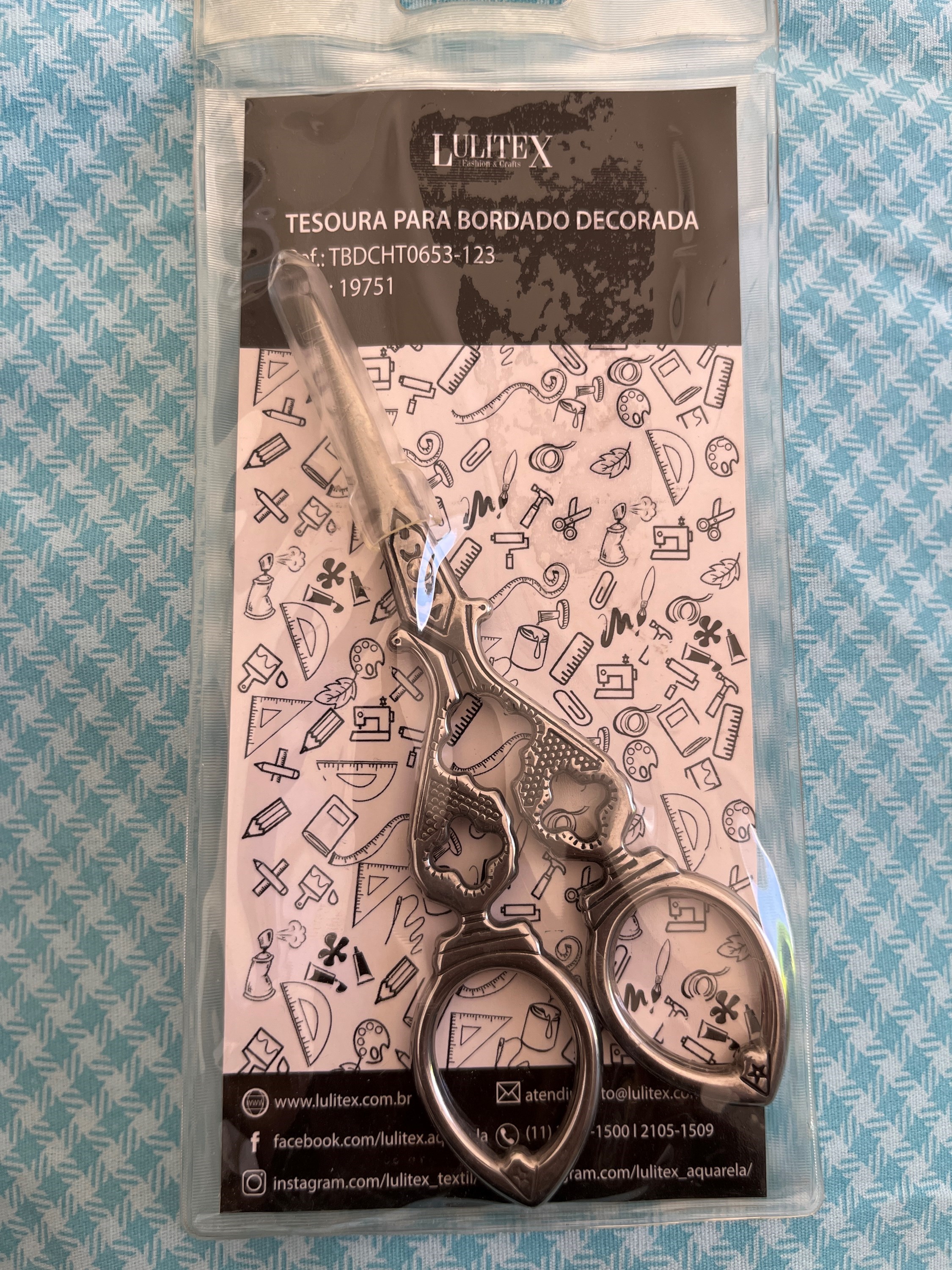 Tesoura para bordado decorada