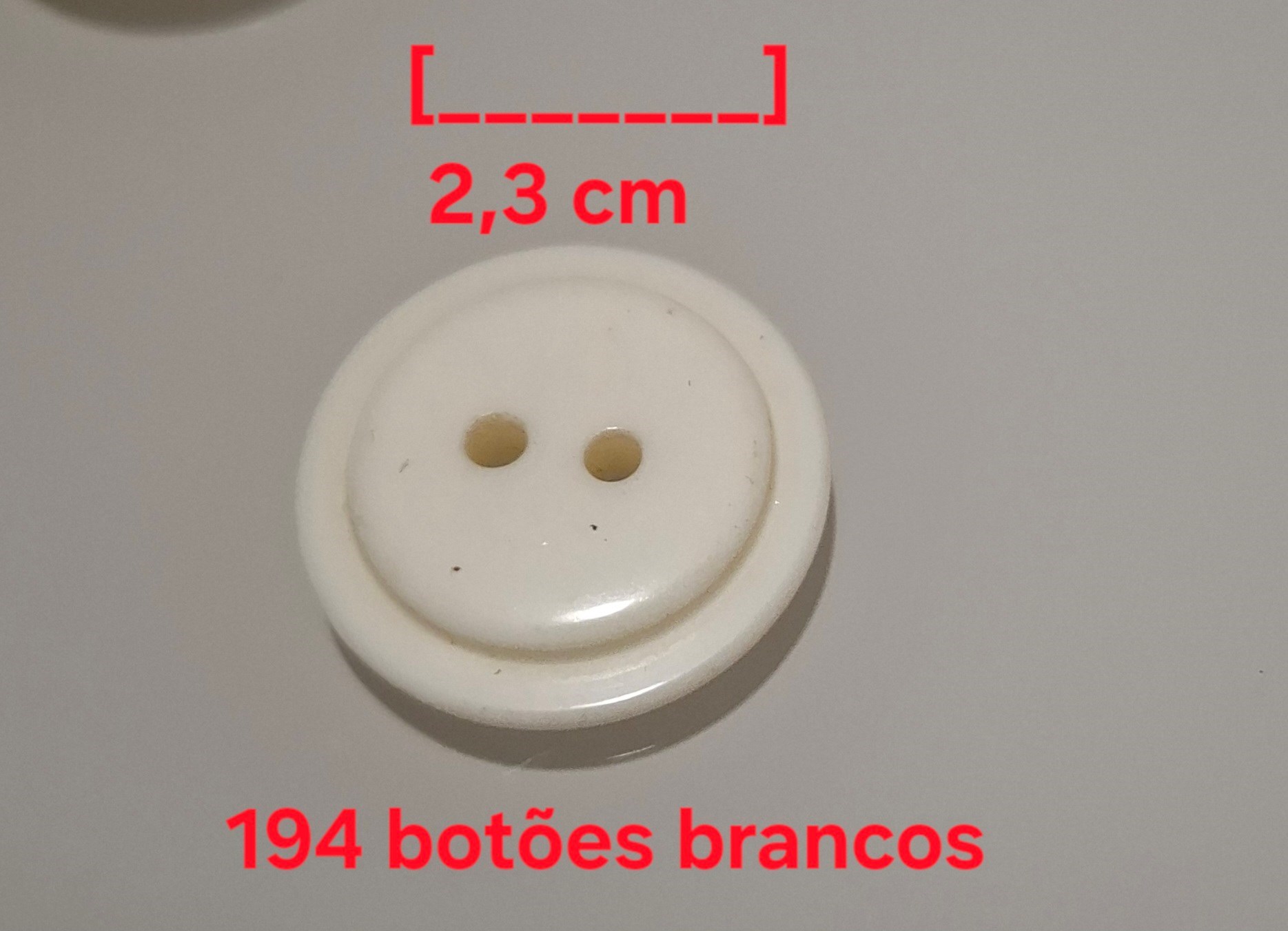 Botões brancos grande com 194