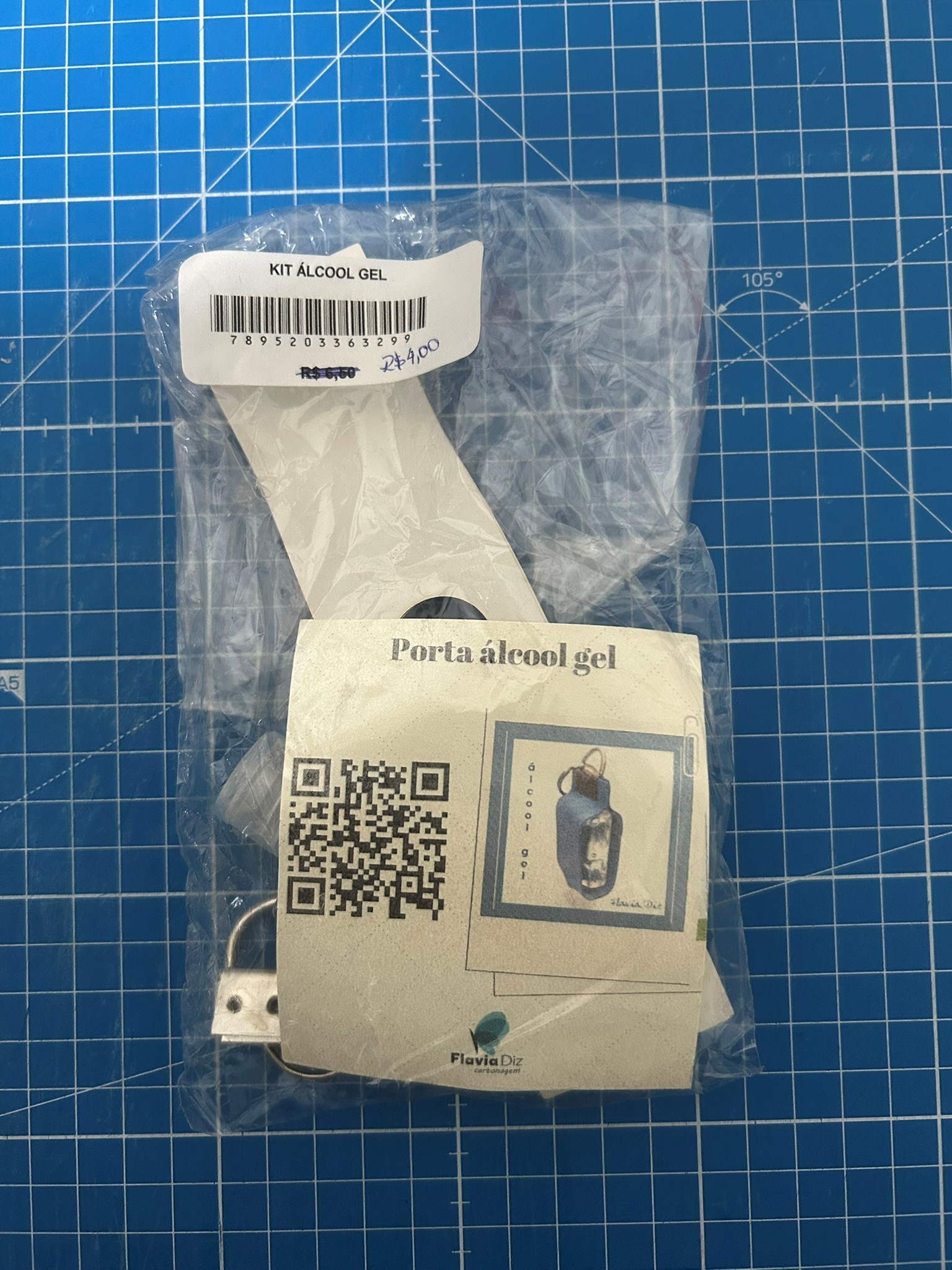 Kit de Cartonagem Flavia Diz - Porta Álcool Gel