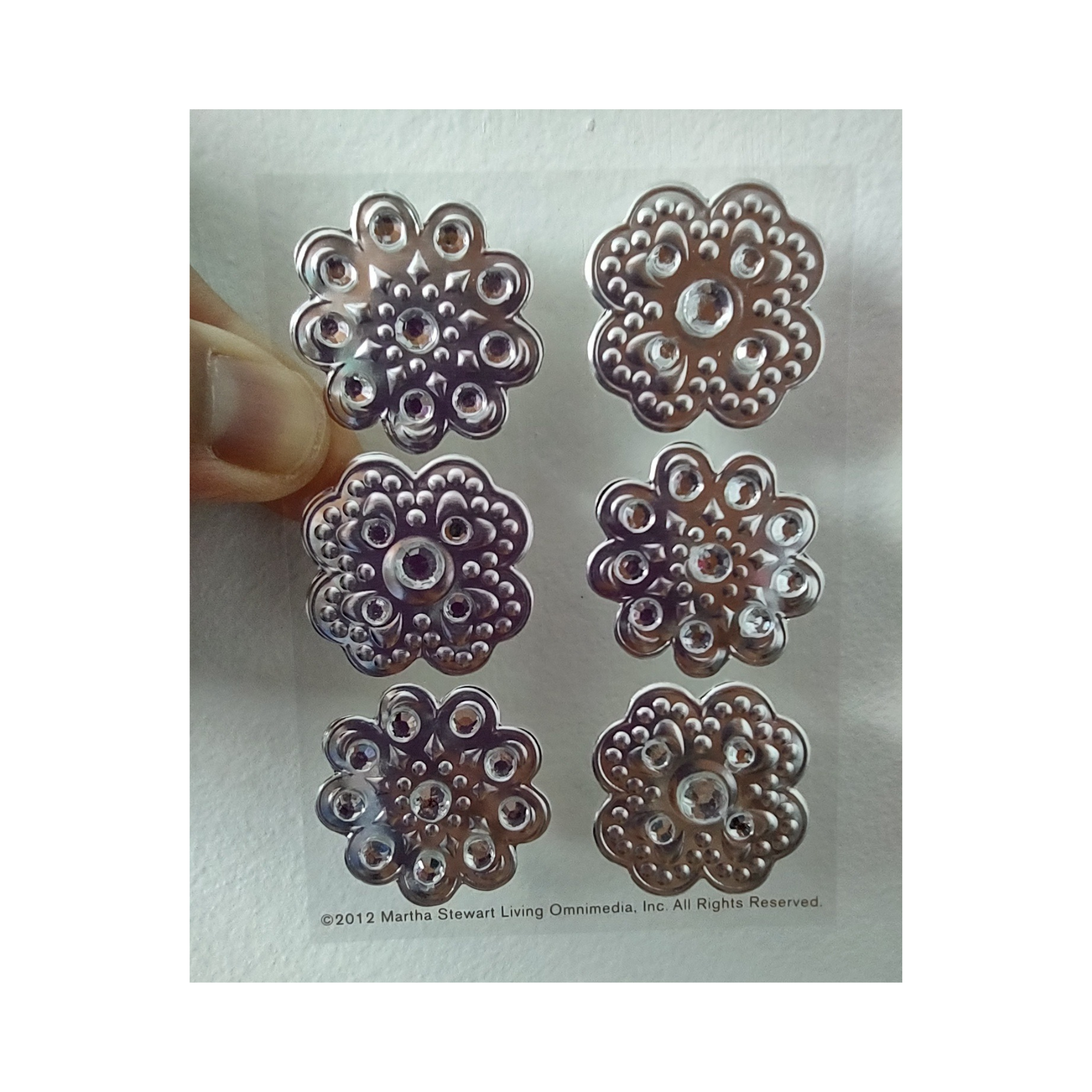 Adorno de flores com pedraria brilhante