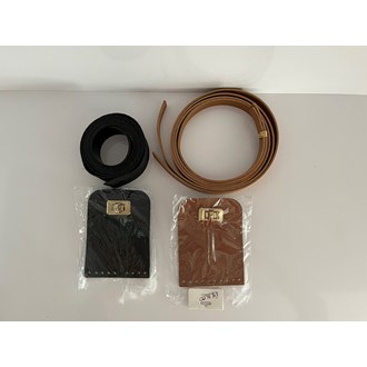 Conjunto de abas de bolsa com fecho metálico e alças em couro