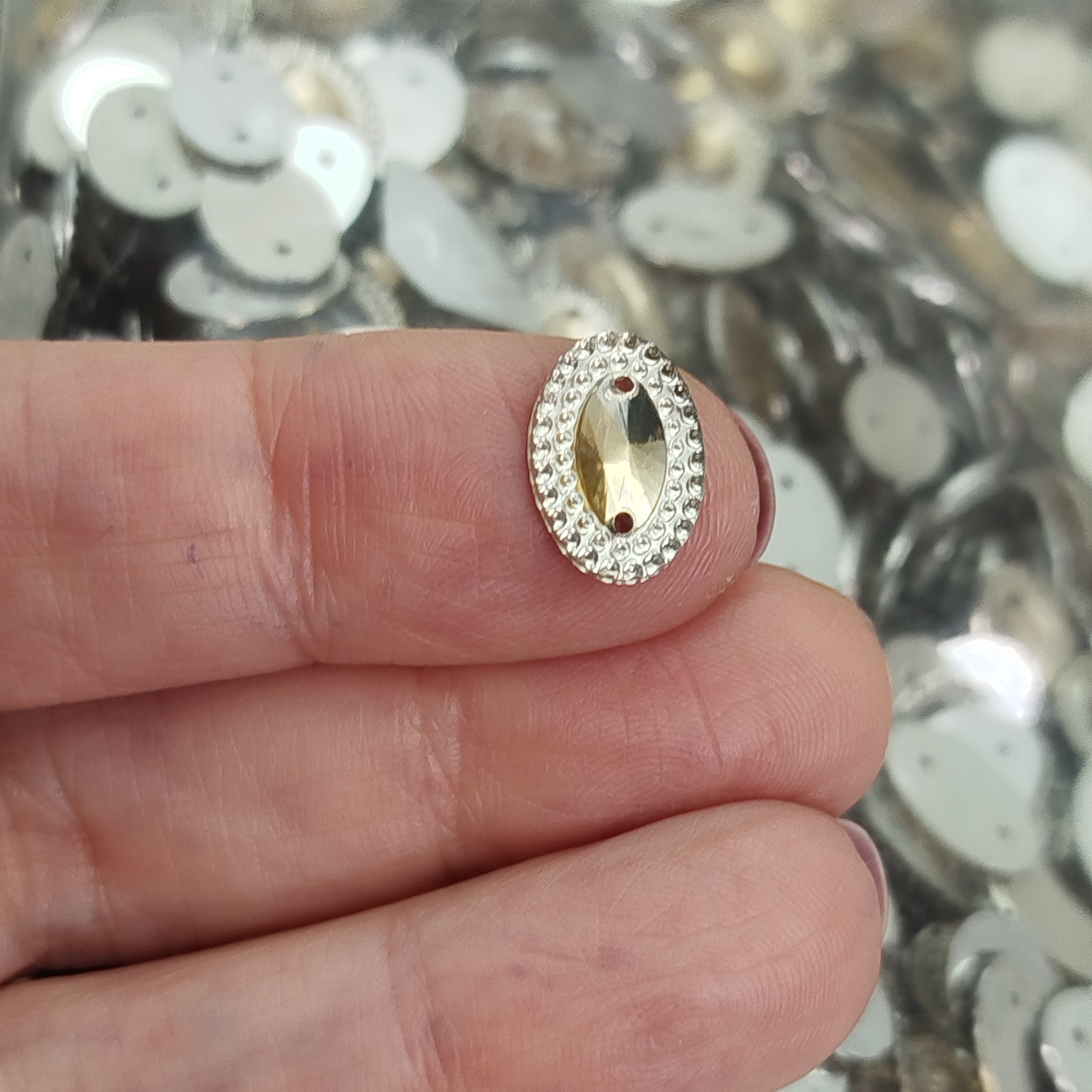 Chatom Oval Com Borda Cor Mel - 2 pacotes com aprox 250 gramas em cada