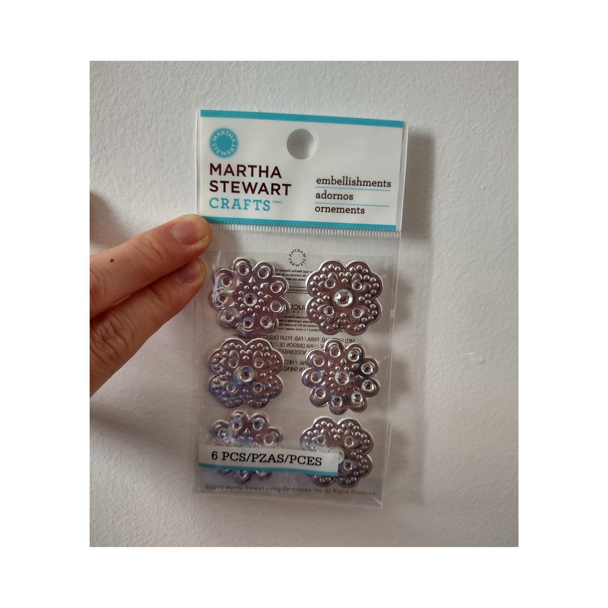 Adorno de flores com pedraria brilhante