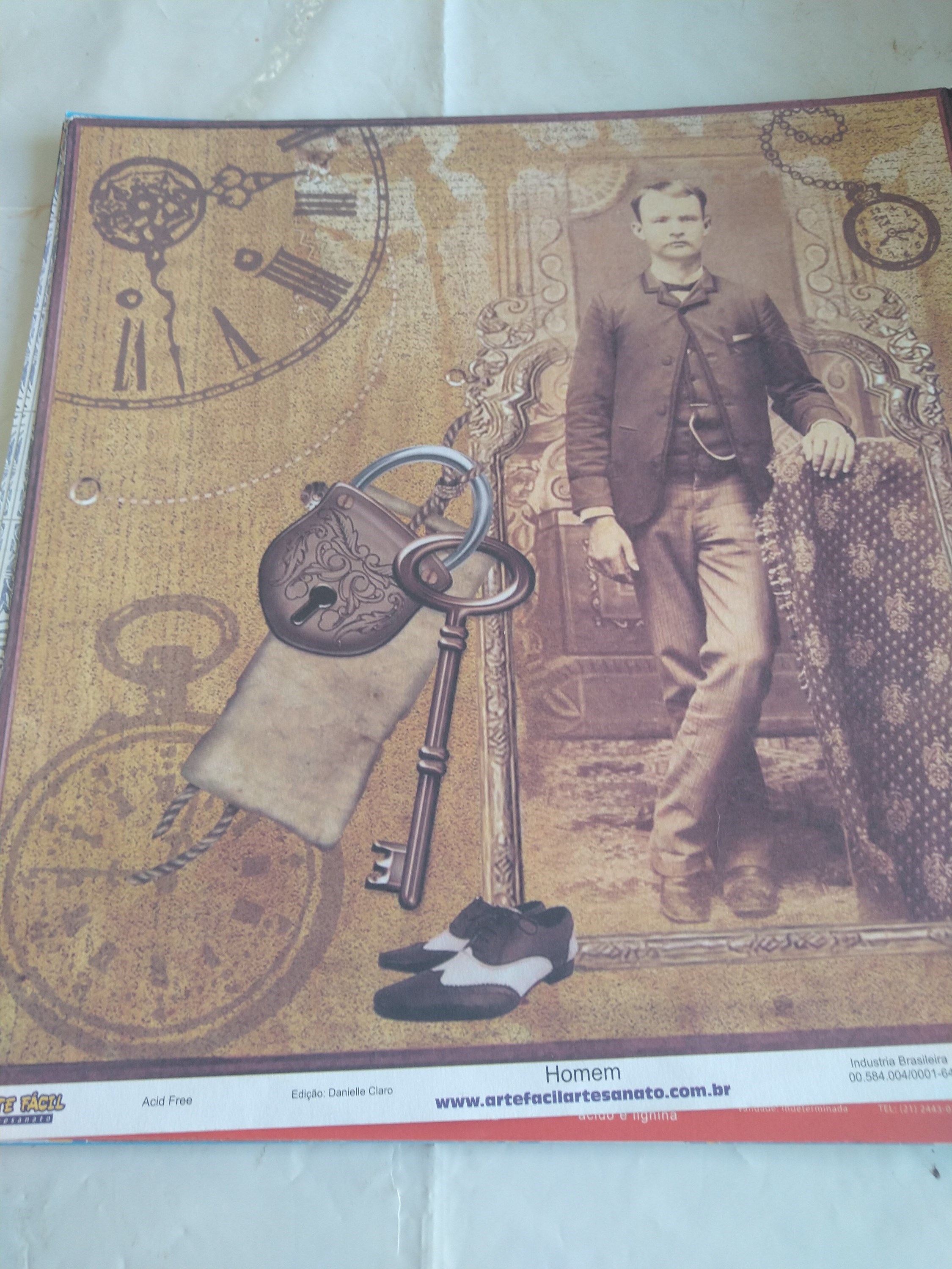 Lote de papeis scrapbook/ guardanapos decoupage/ BAUS mdf/ mini oratórios mdf/ peças resina rigida/ 