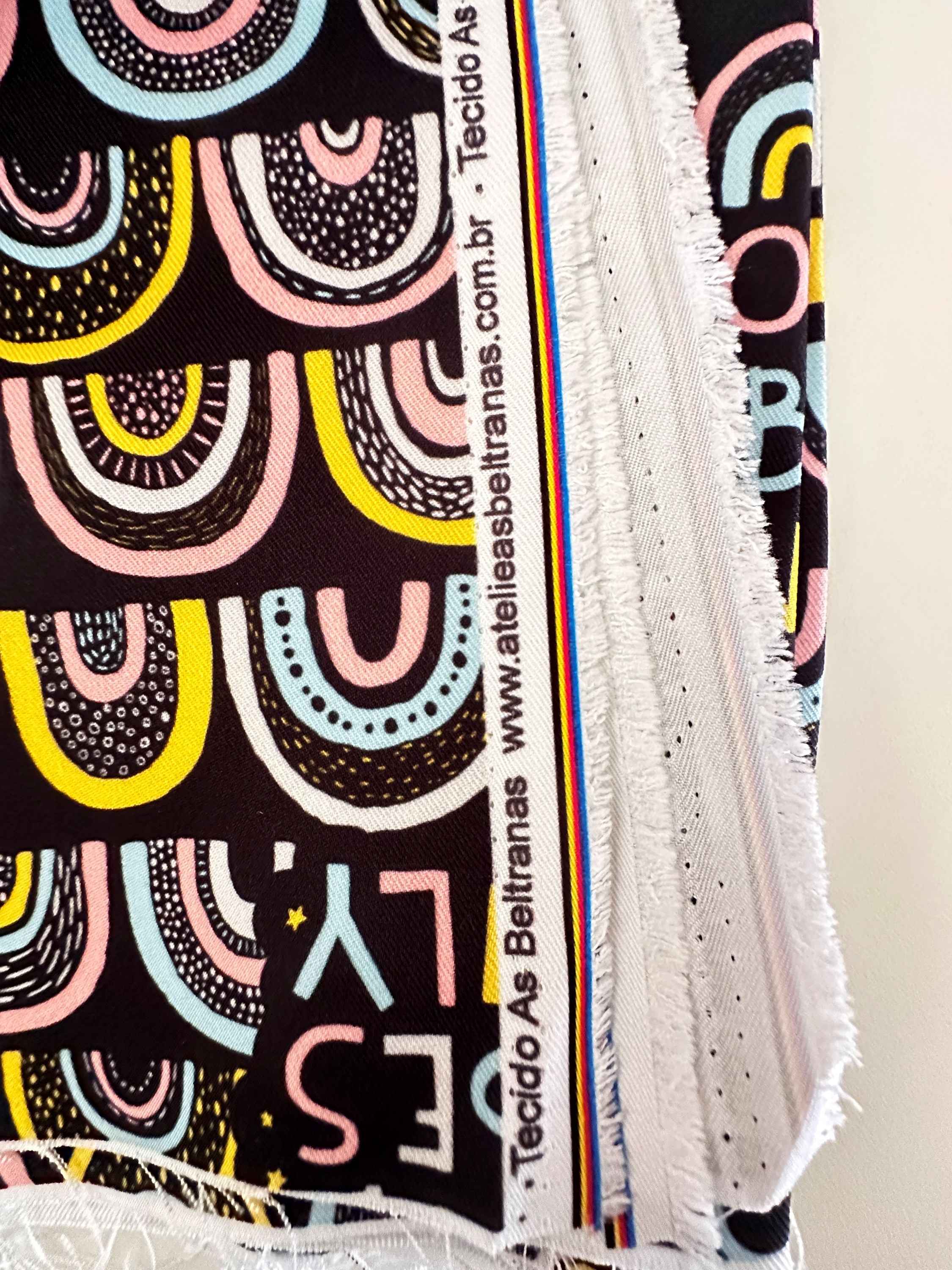 Tecido de Gabardine Good Vibes