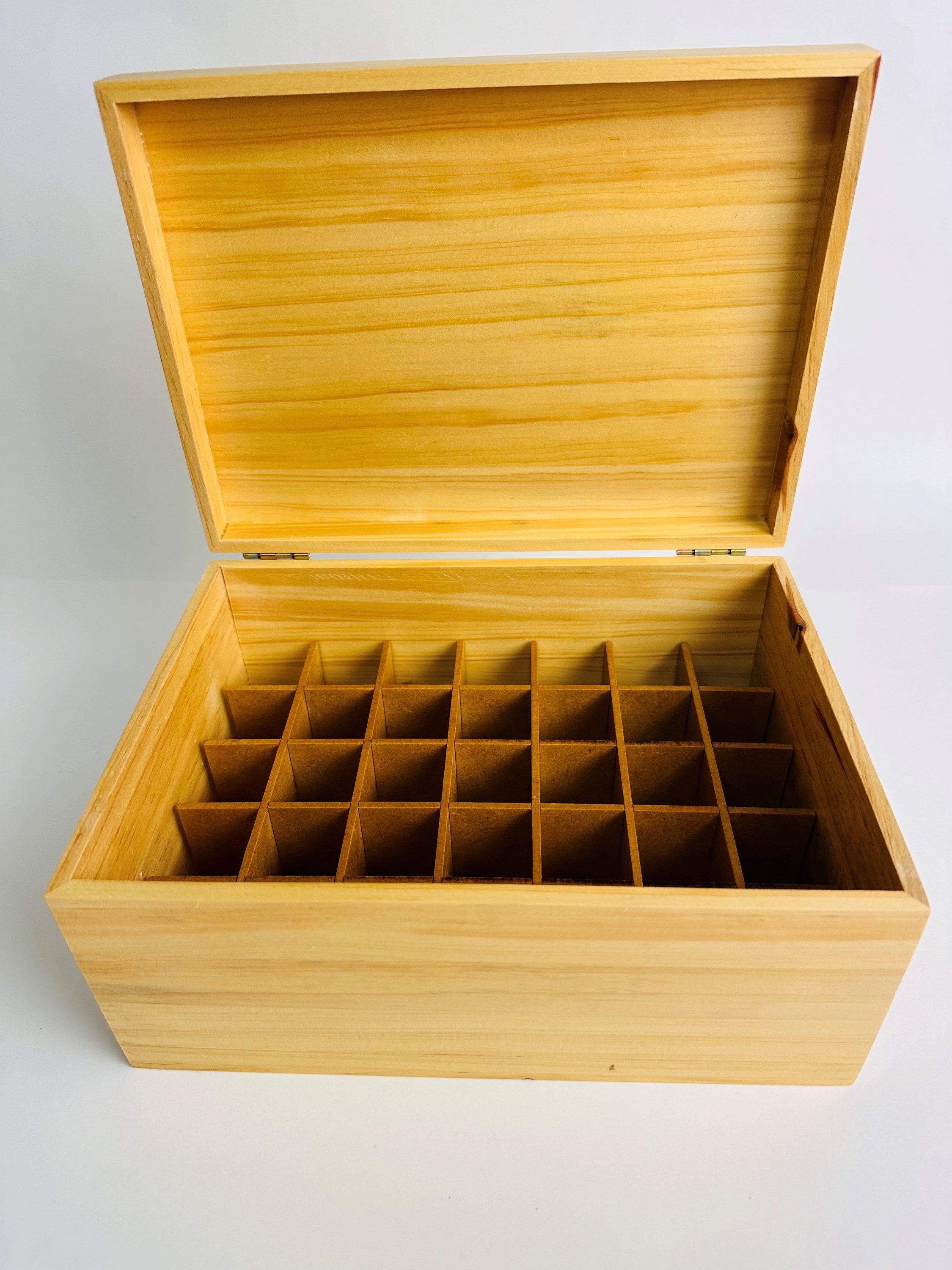 Caixa madeira pinus com 35 divisórias 