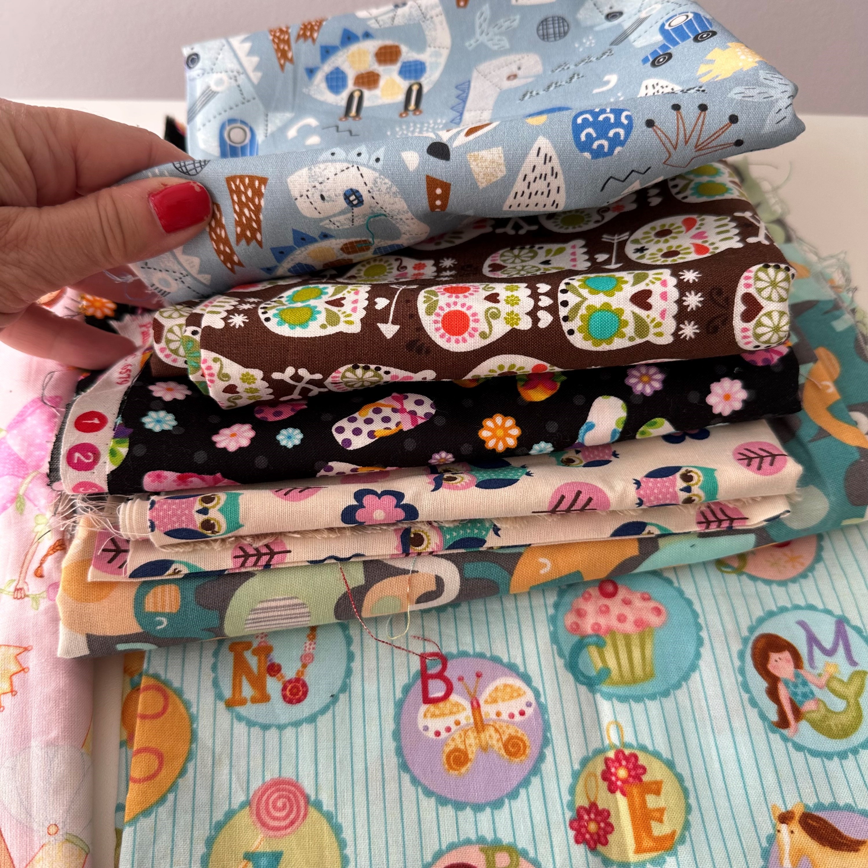 Kit de retalhos de tecido tema infantil (1kg)