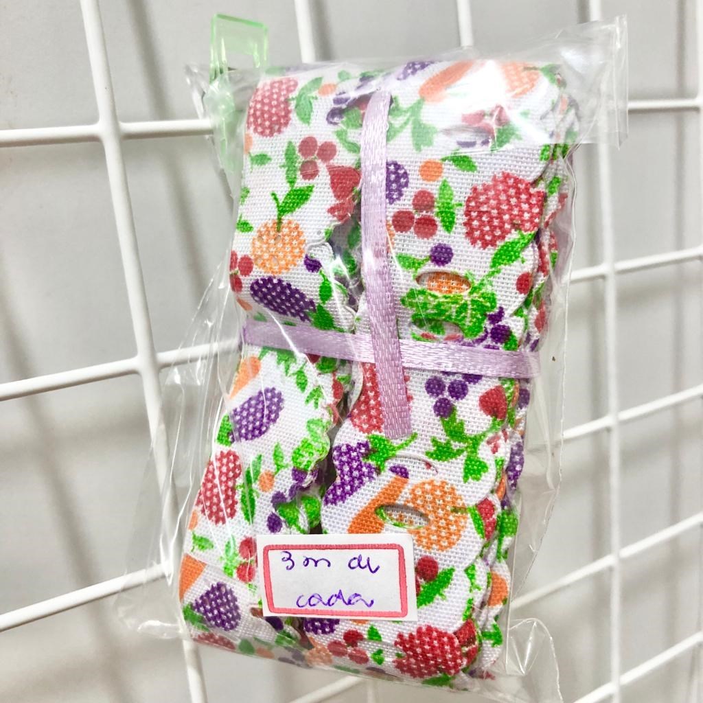 Passa fita, fita e mini bordado