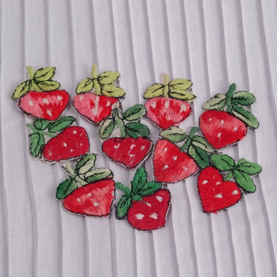 Pacht Bordado Morango - 25x20mm