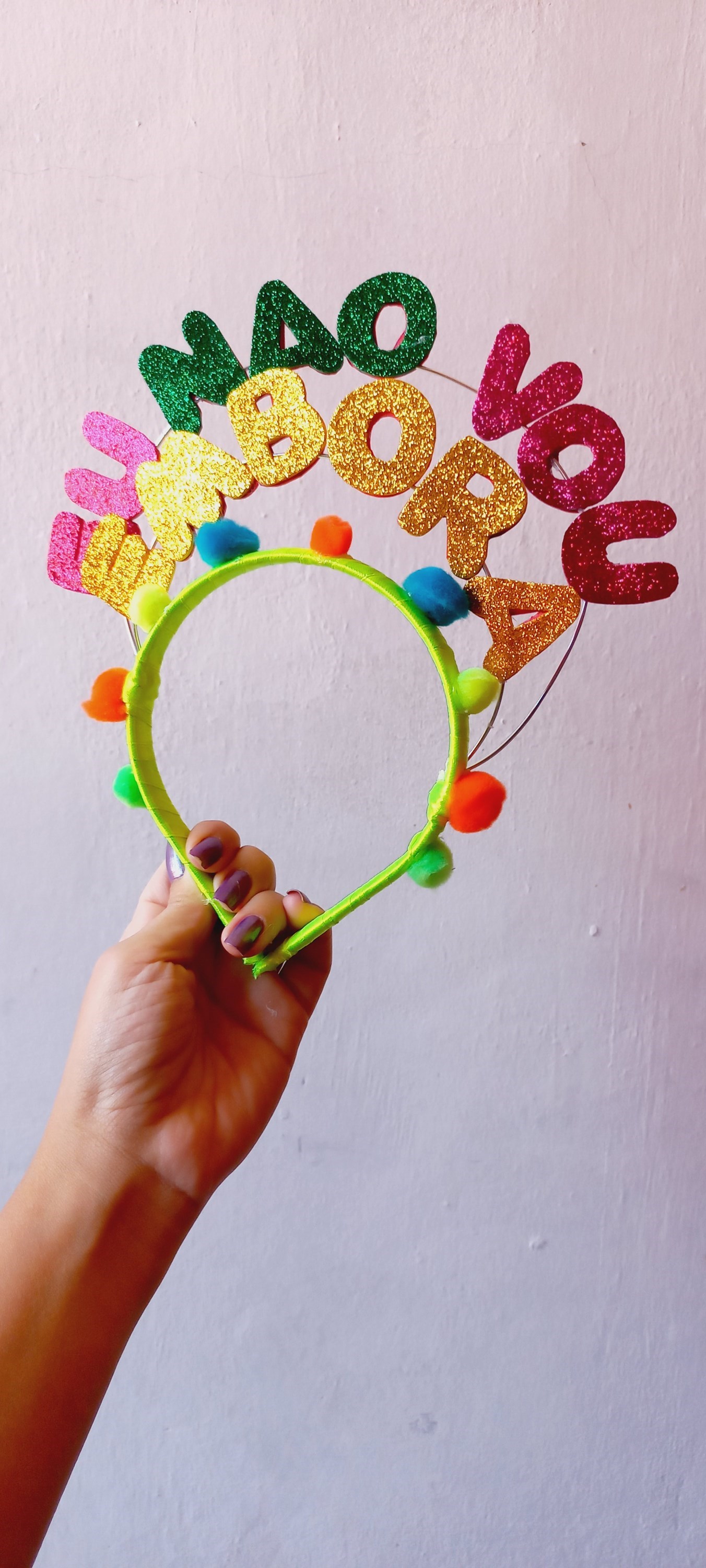 tiara "Eu não vou embora" carnaval 