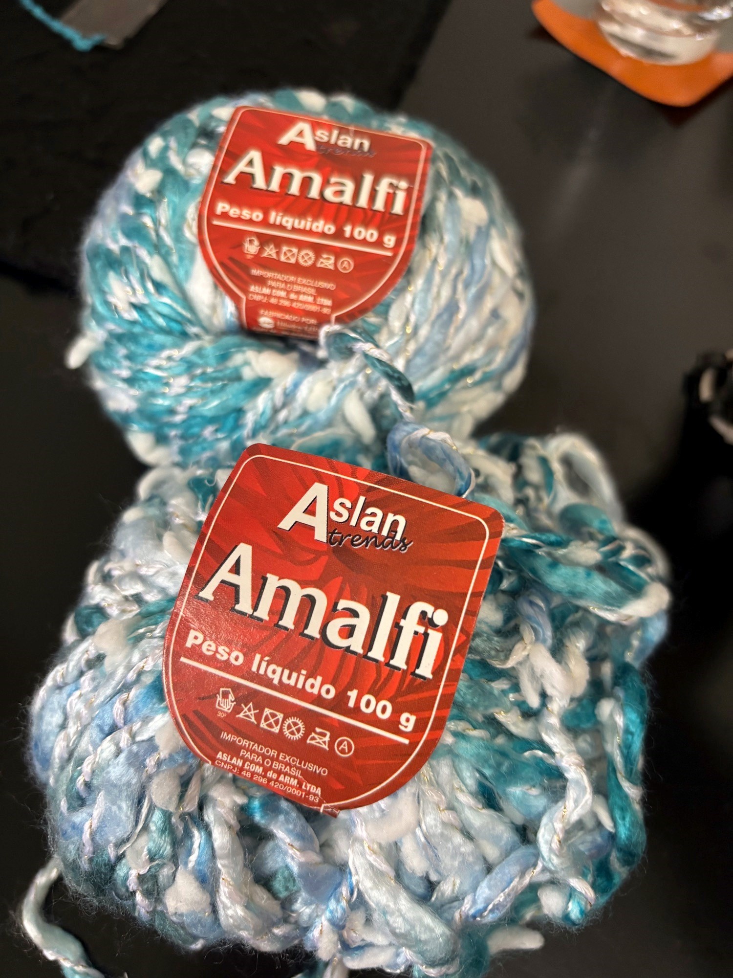 Kit com 2 novelos Almafi - Aslan