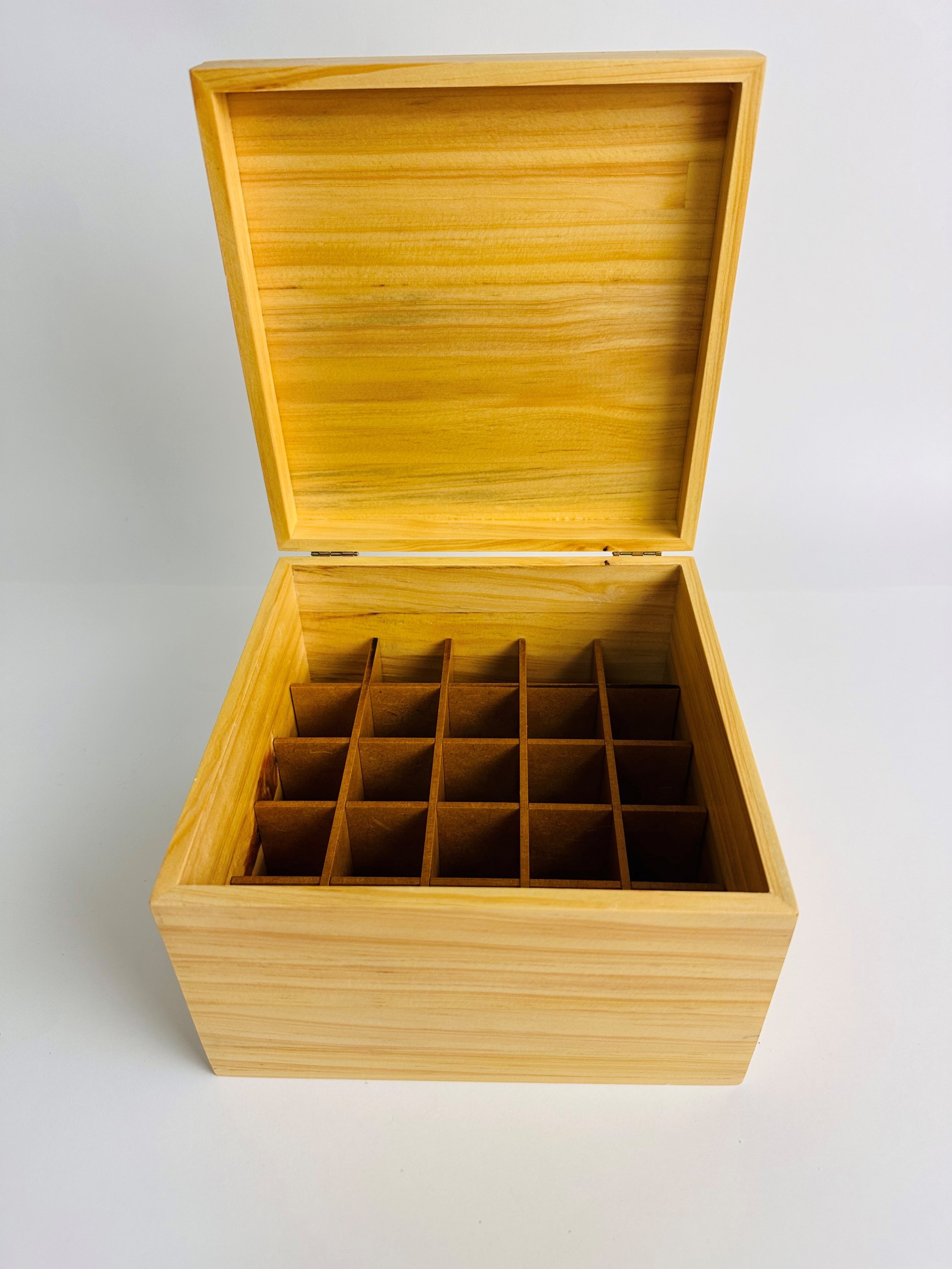 Caixa madeira pinus com 16 divisórias