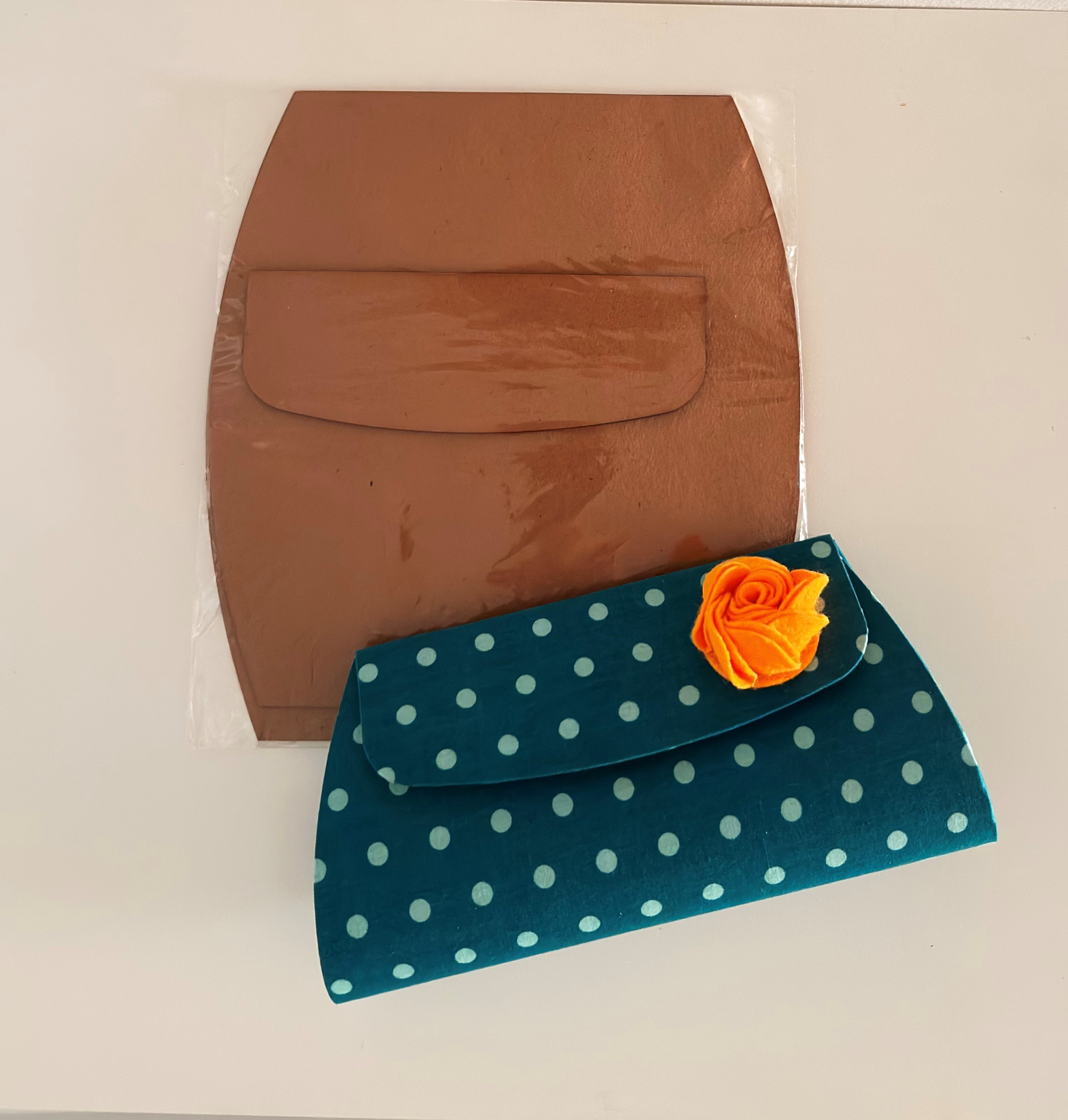 Kit cortado papel couro para clutch cartonagem
