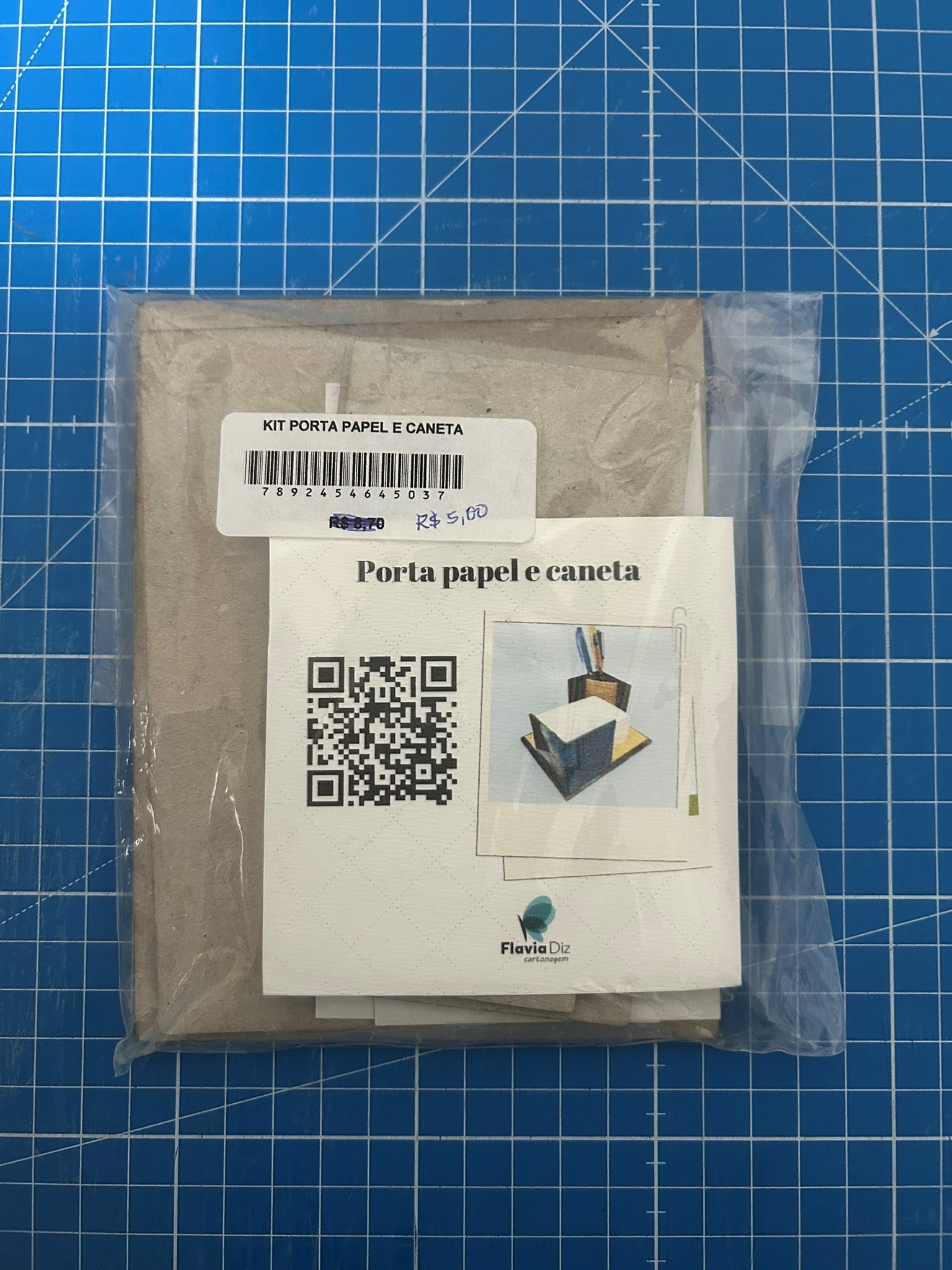 Kit de Cartonagem Flavia Diz - Porta Papel e Caneta