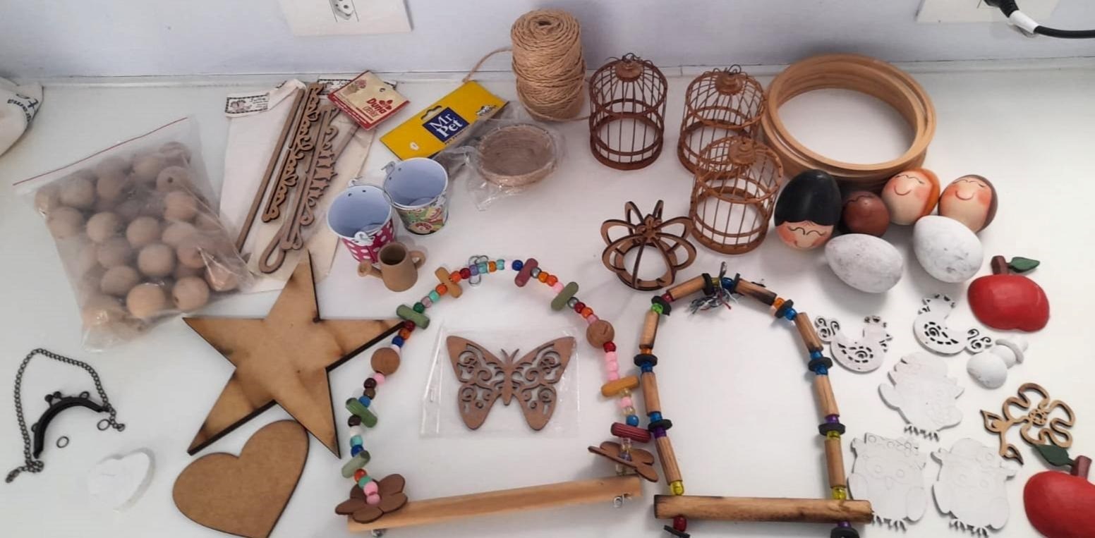 Lote de peças variadas para artesanato