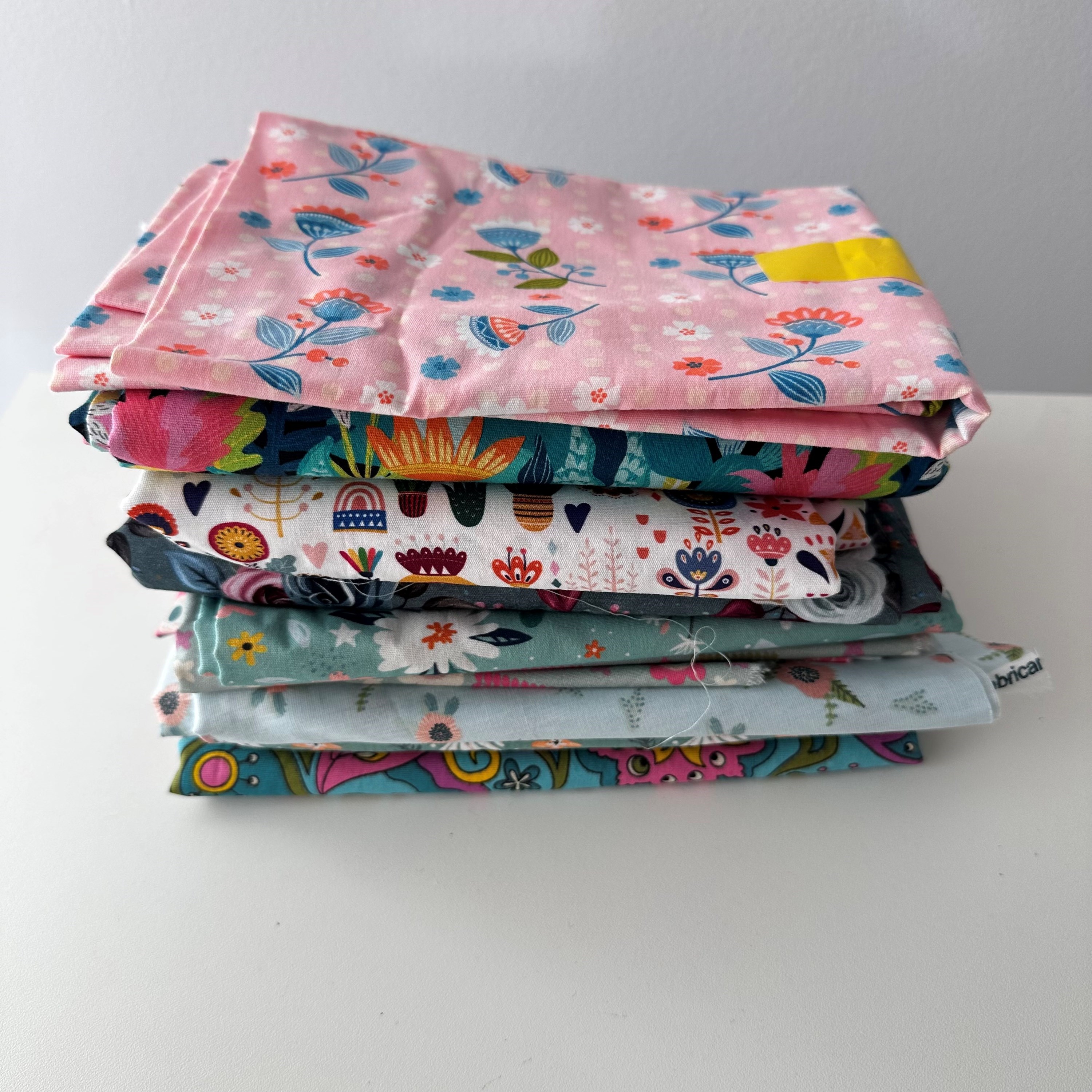 1 kg de retalhos de tecidos floridos 