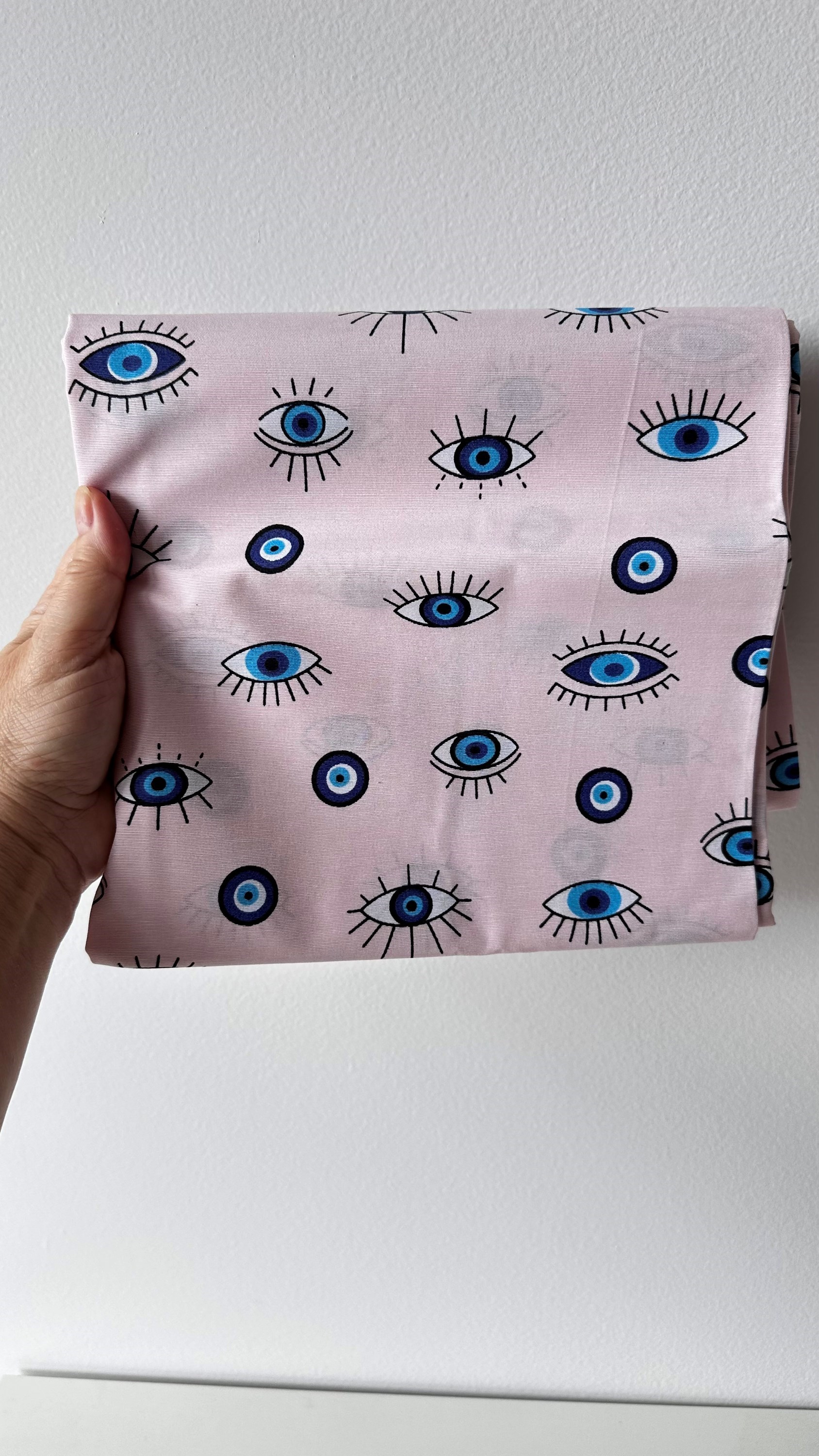 Tecido nacional Olho grego fundo rosa claro