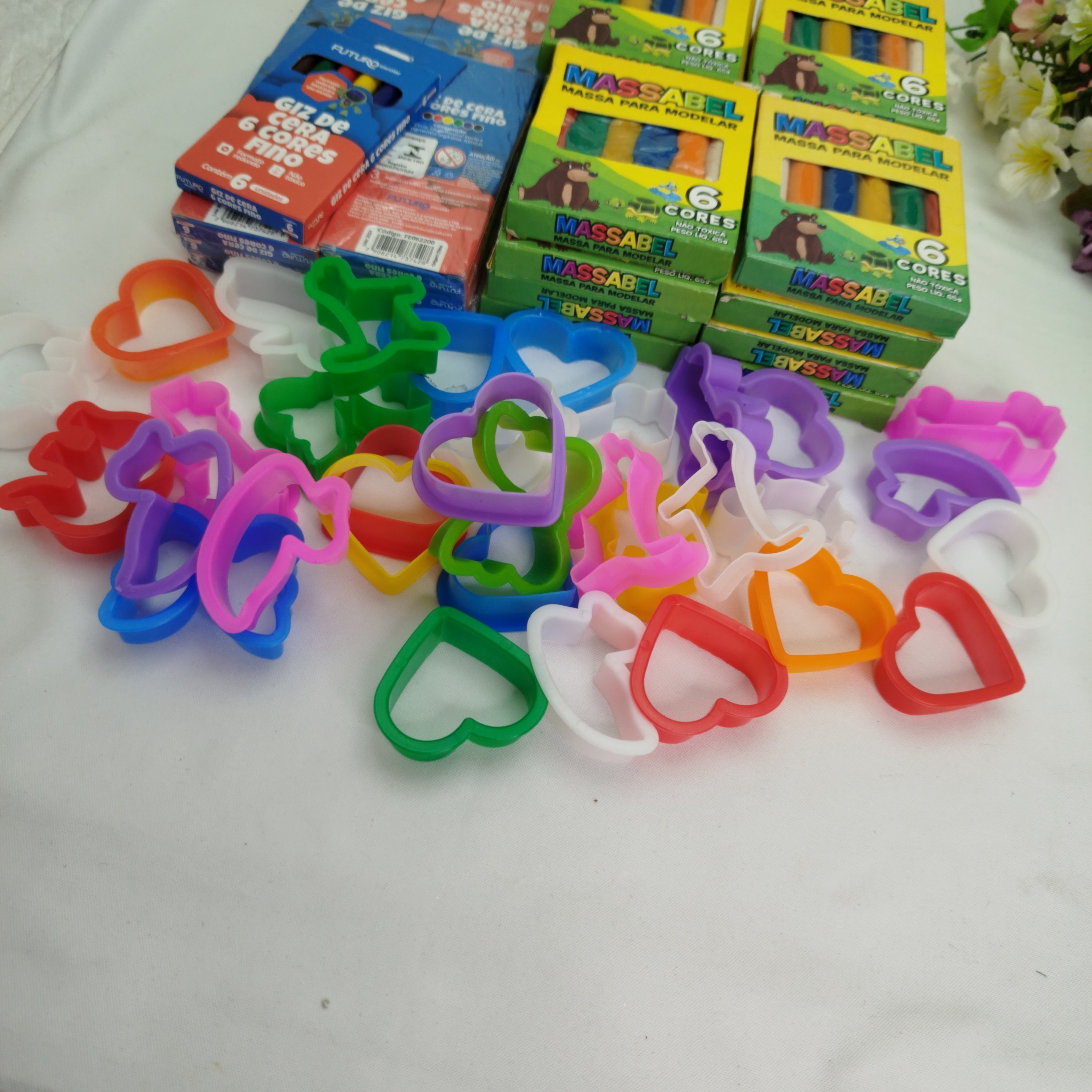 MIX de Giz de Cera + Massinha de Modelar + Cortadores para personalizar