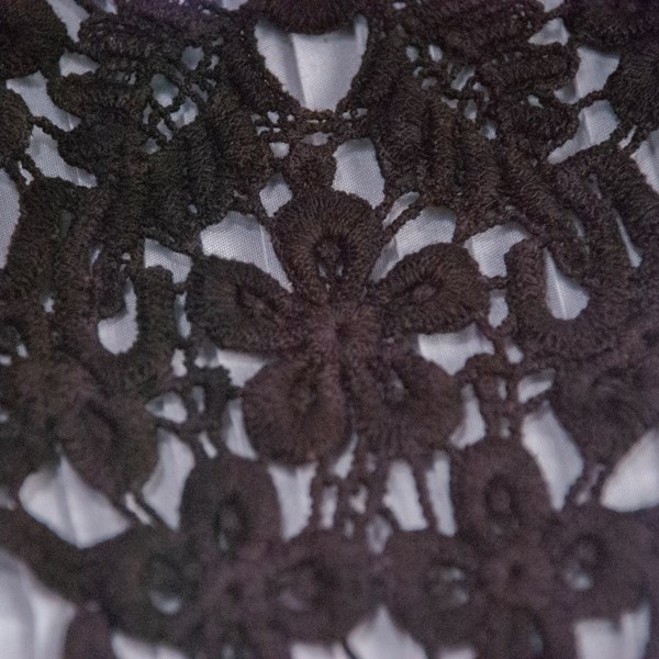 Decote Renda Marrom - 55x21cm