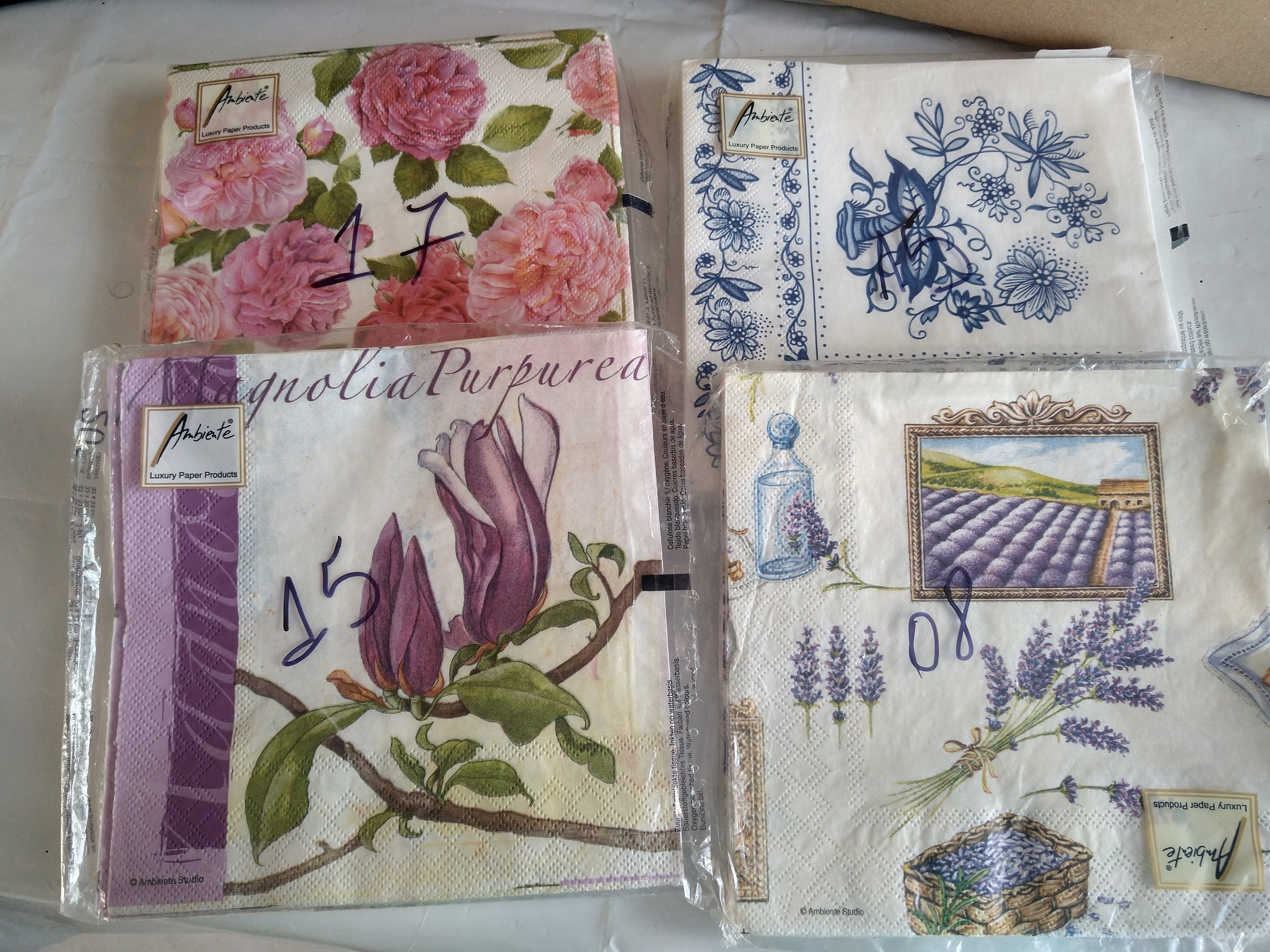 Lote de papeis scrapbook/ guardanapos decoupage/ BAUS mdf/ mini oratórios mdf/ peças resina rigida/ 