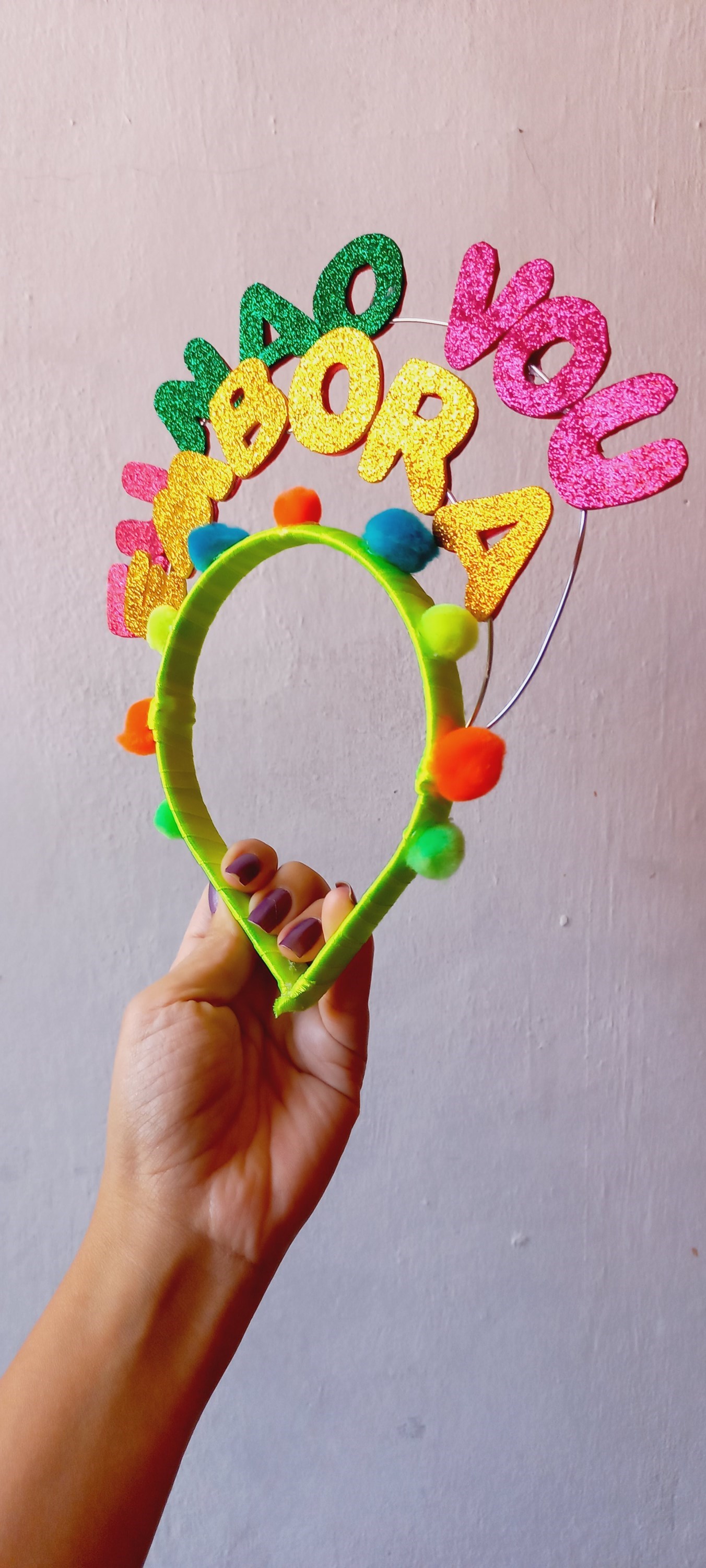 tiara "Eu não vou embora" carnaval 