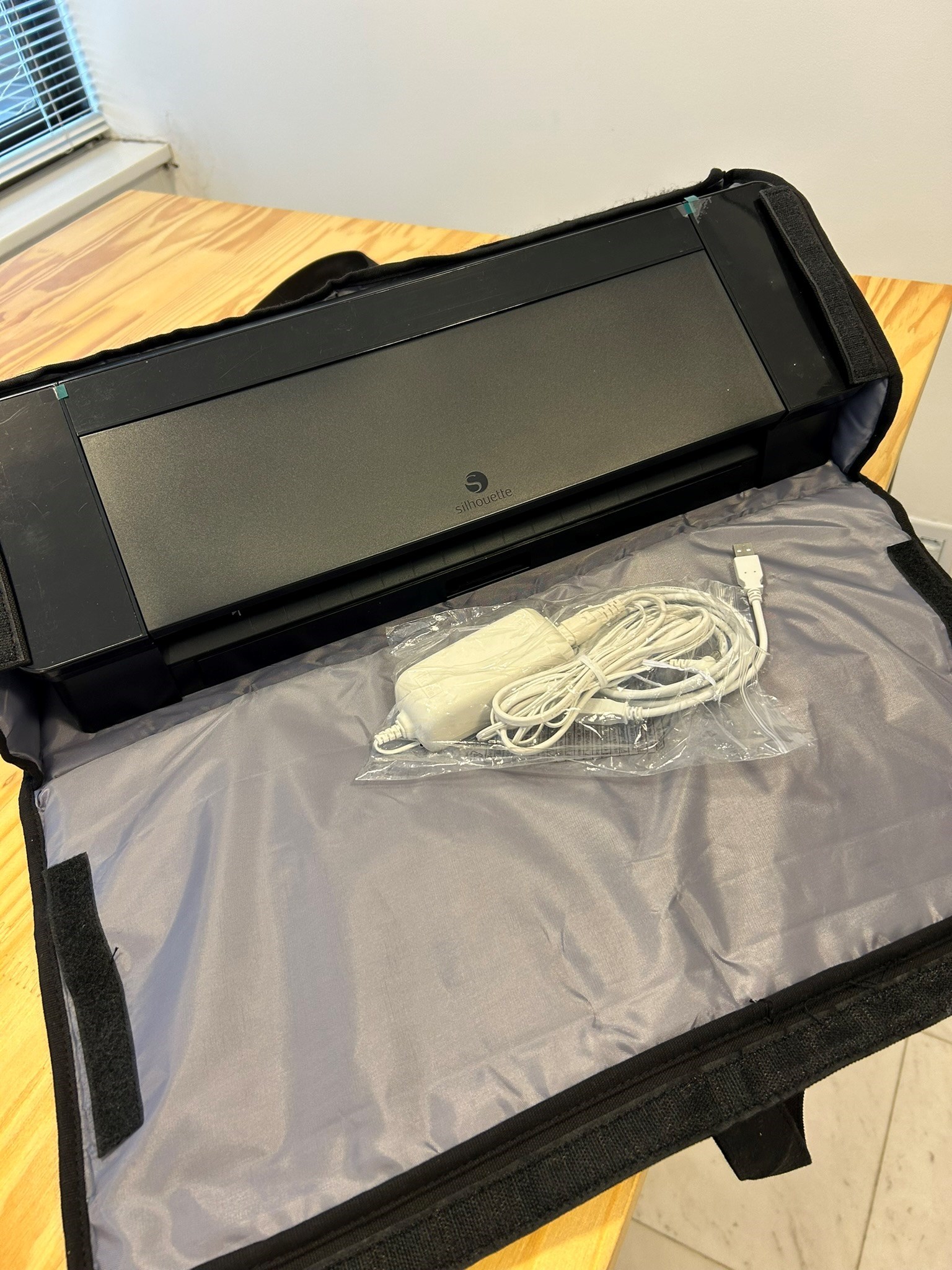 Máquina De Corte Plotter Silhouette Cameo 4 Preta