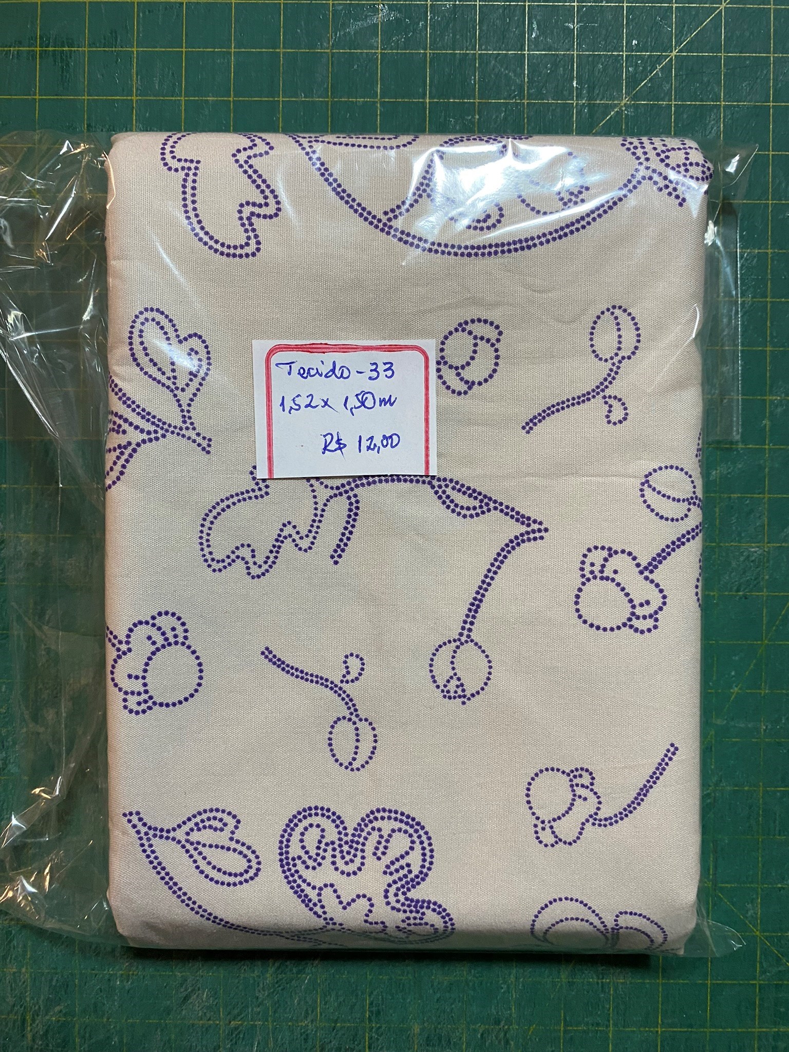 Tecido tricoline flores pontilhadas