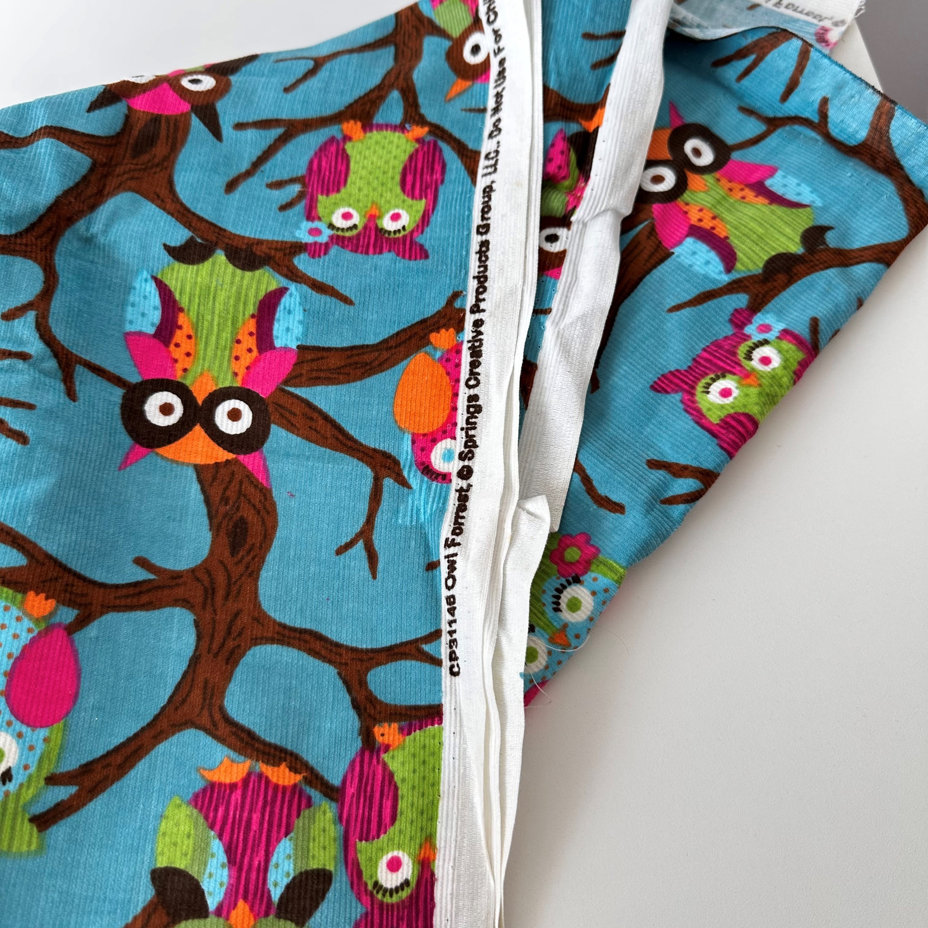 Tecido importado de Veludo Corujas