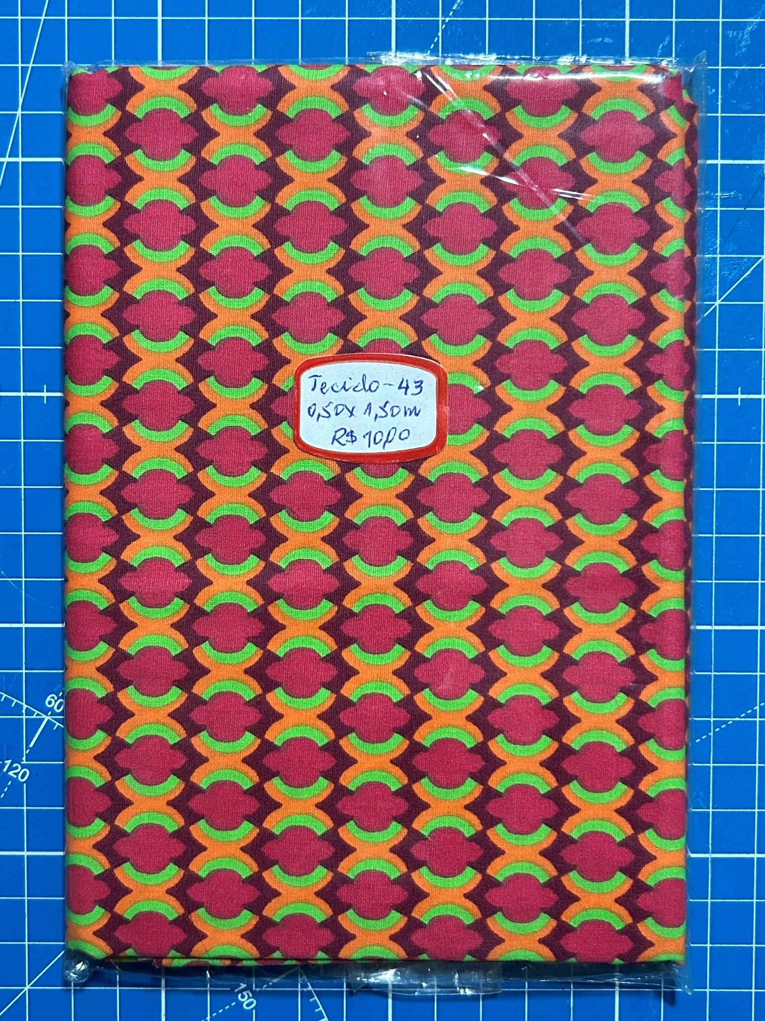 Tecido em tricoline pinapple