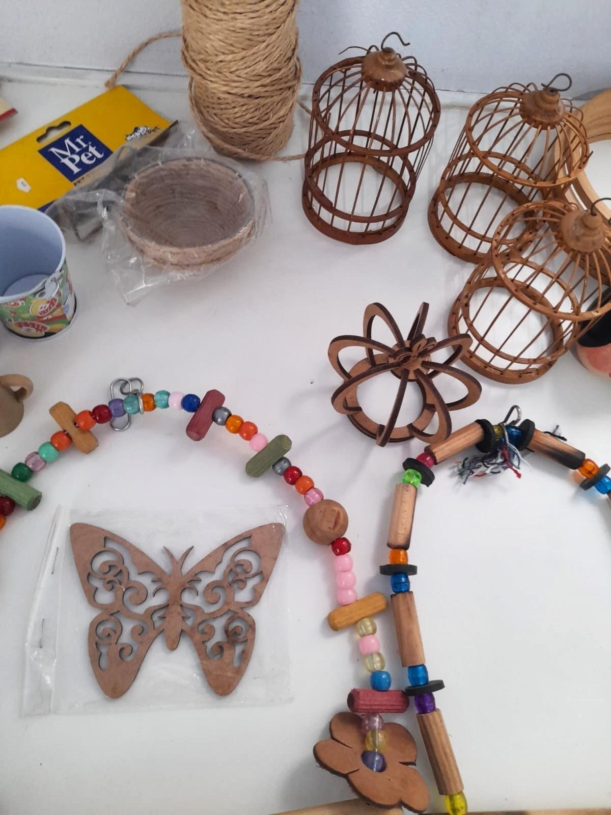 Lote de peças variadas para artesanato