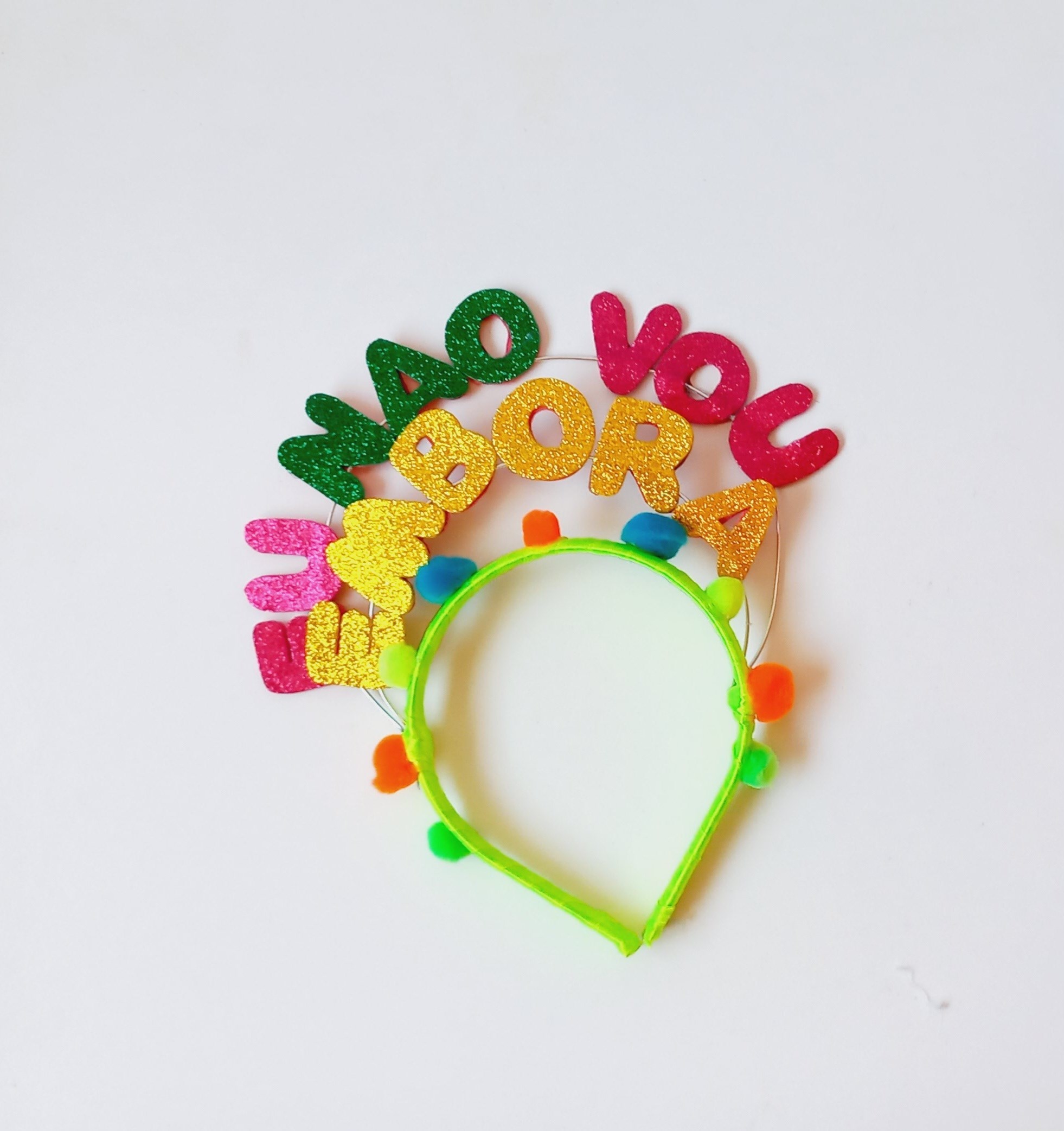 tiara "Eu não vou embora" carnaval 