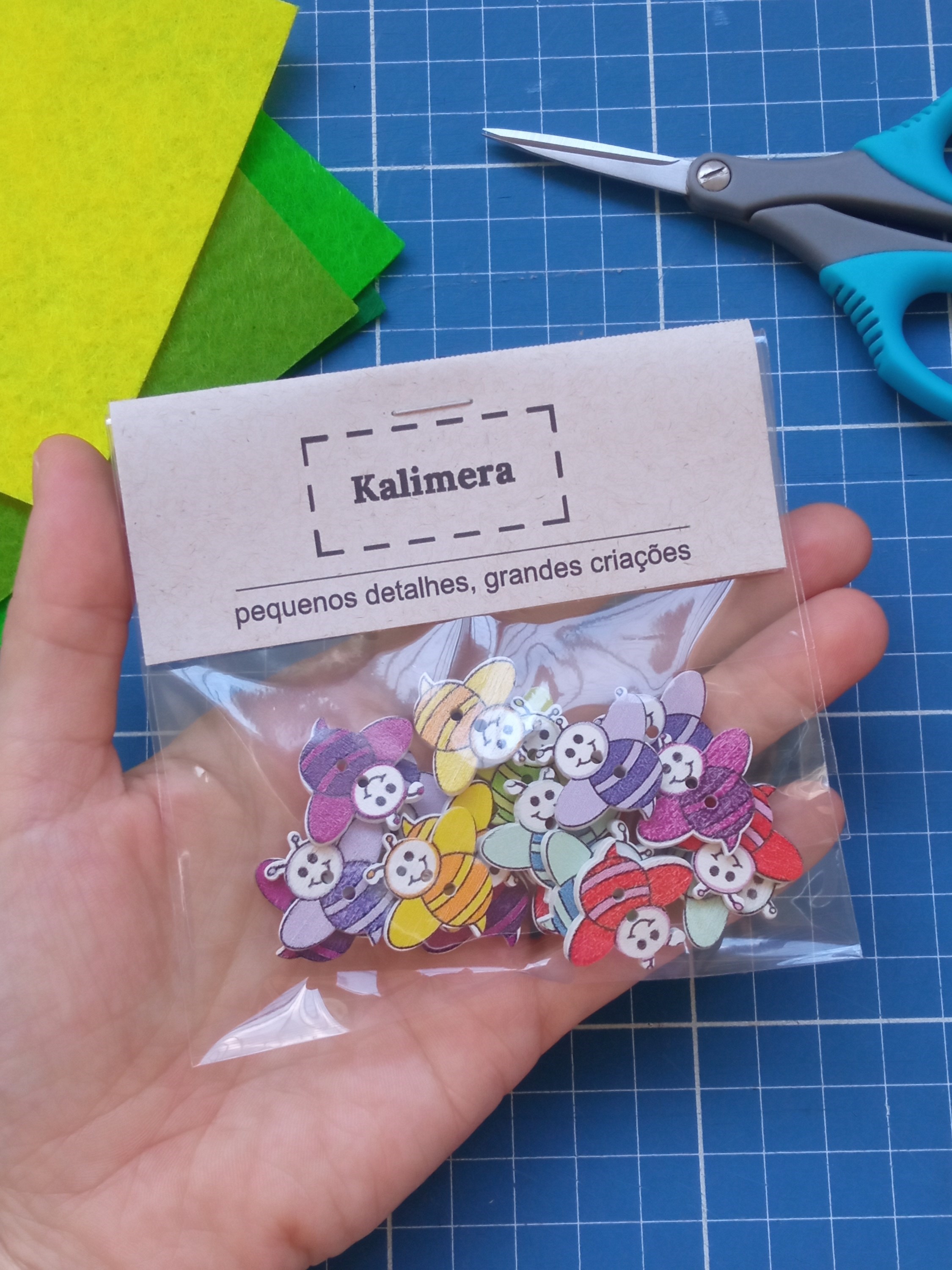 Kit 20 Botões de Madeira Abelha Ilustração Impressa 
