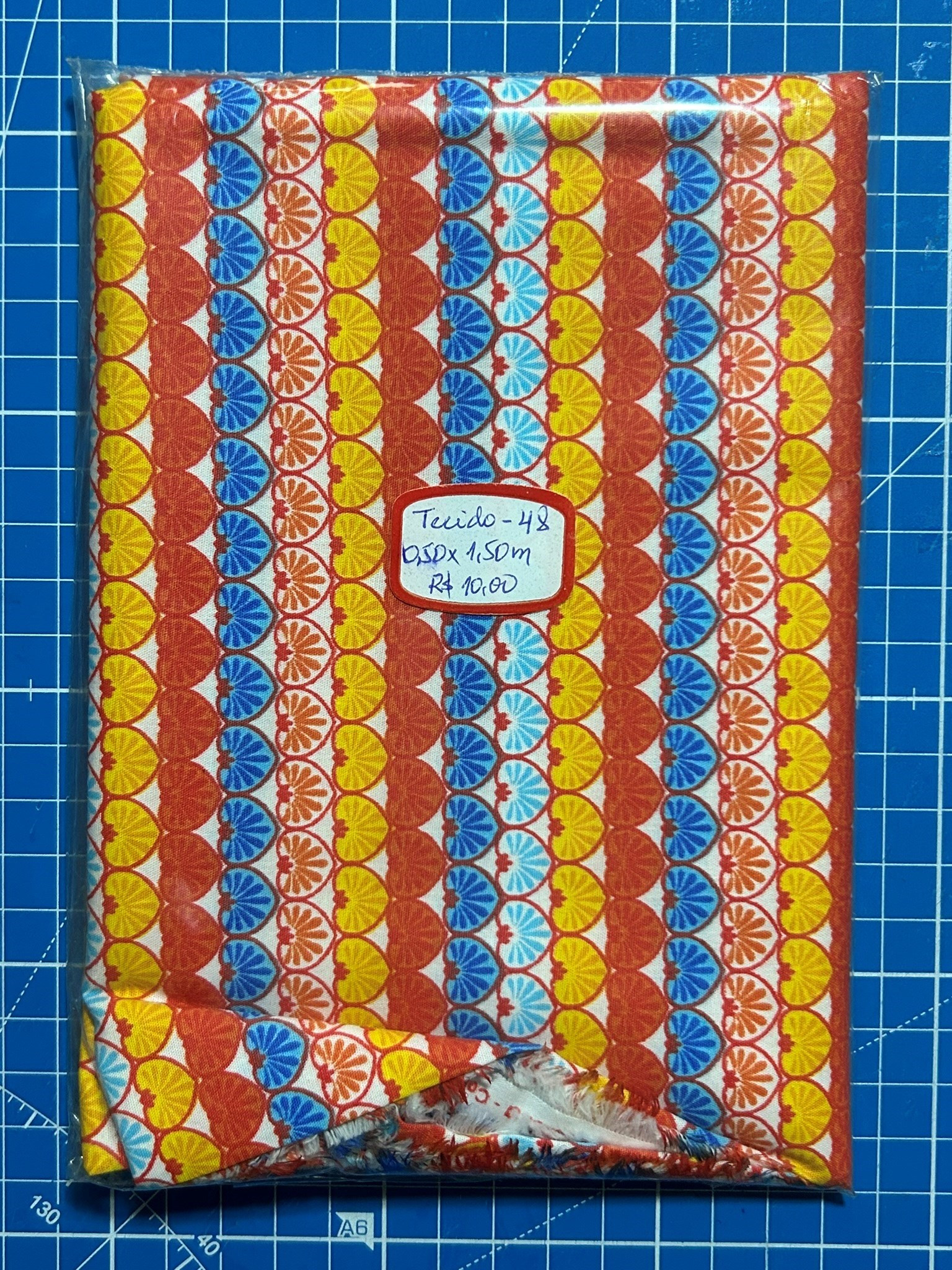 Tecido tricoline corações coloridos