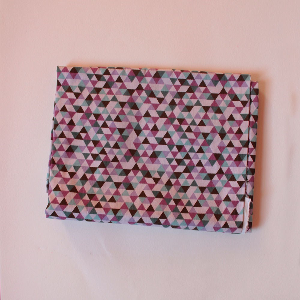 Tricoline Triângulos Roxos